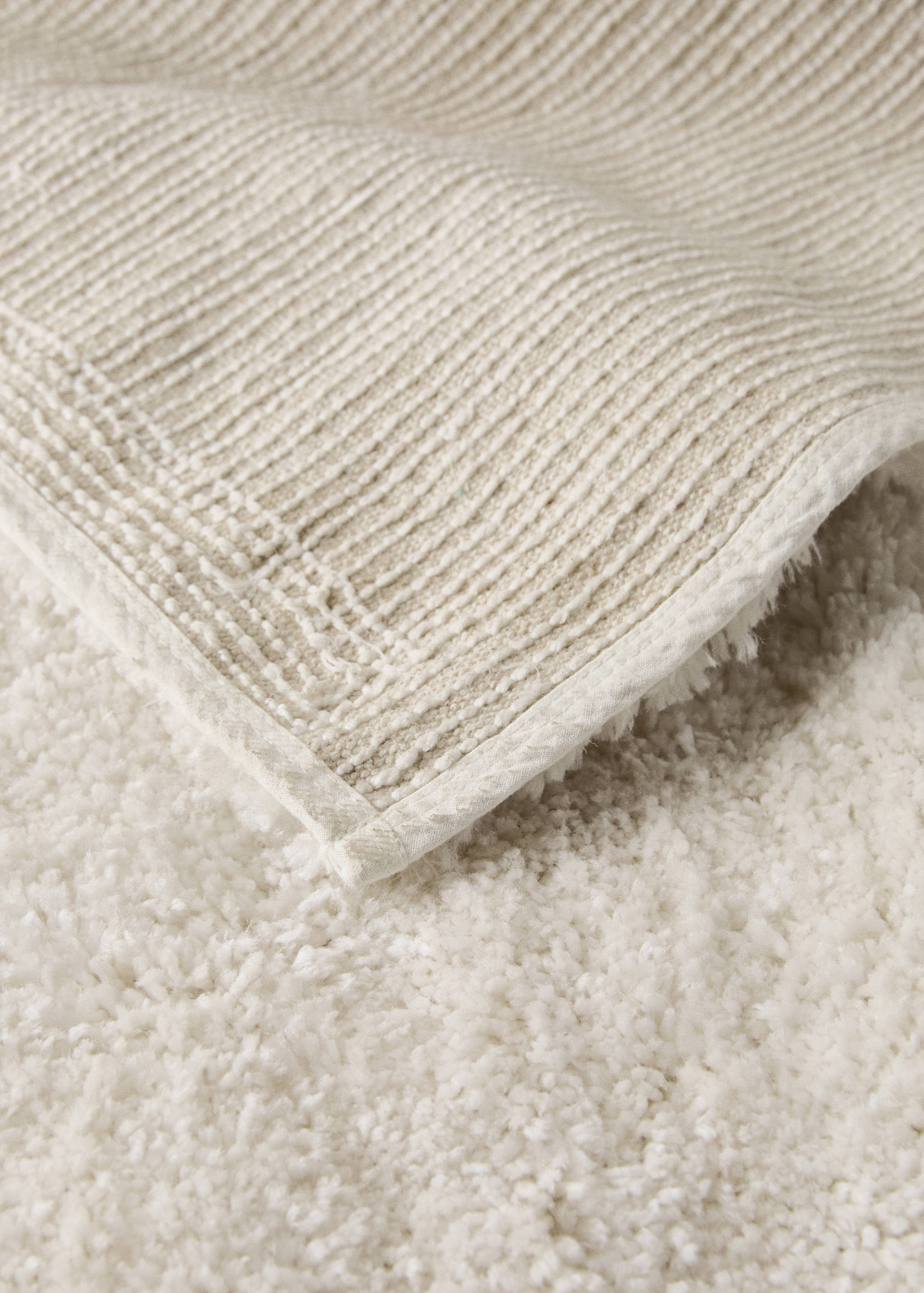 Soft textured rug - Details of the article 3
