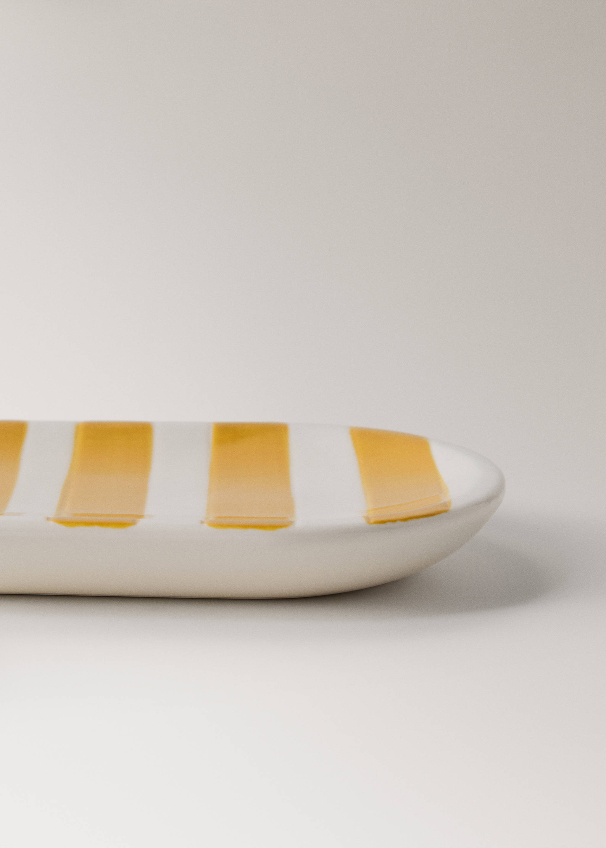 Painted striped ceramic soap dish - Details of the article 2