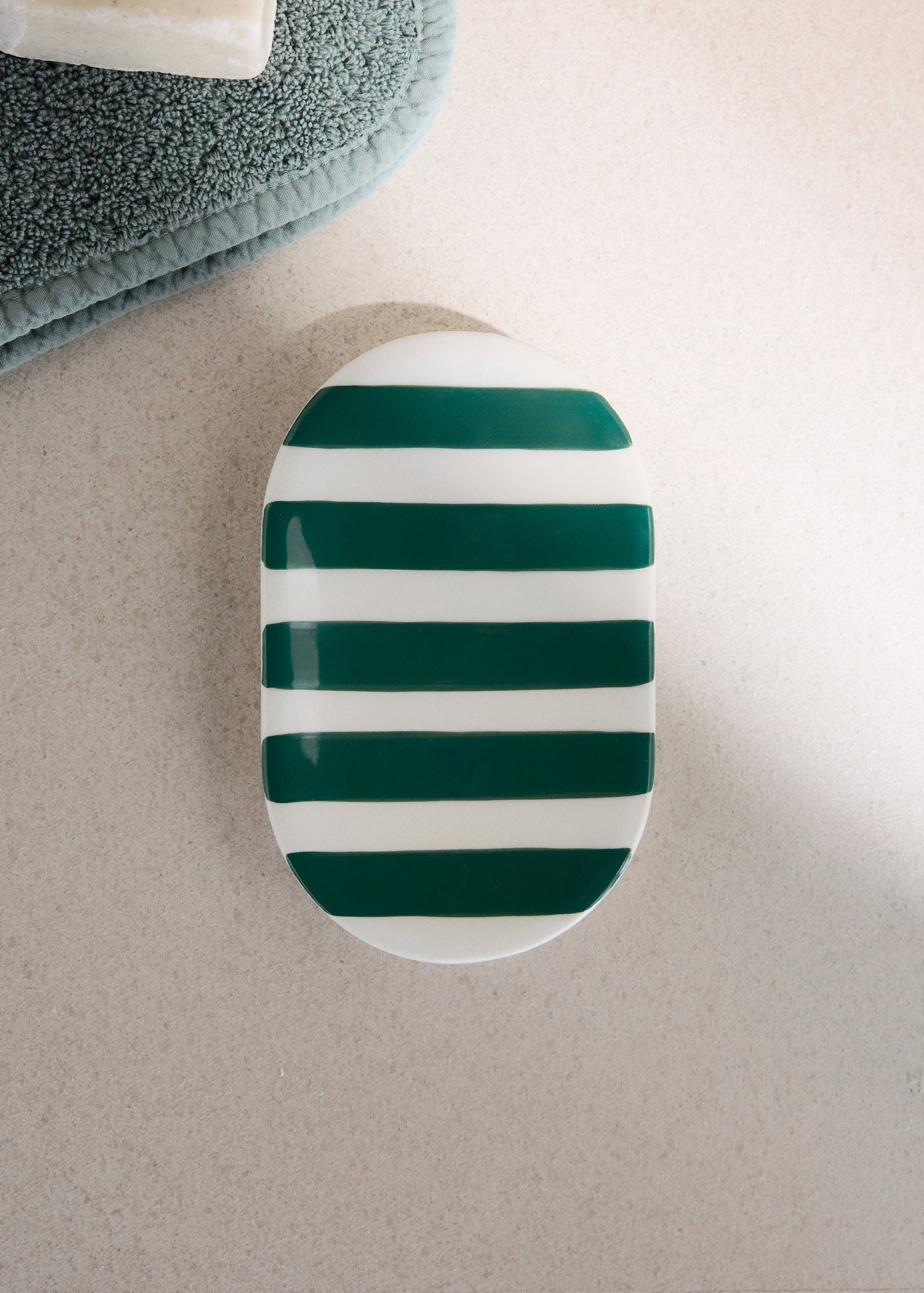 Painted striped ceramic soap dish - General plane