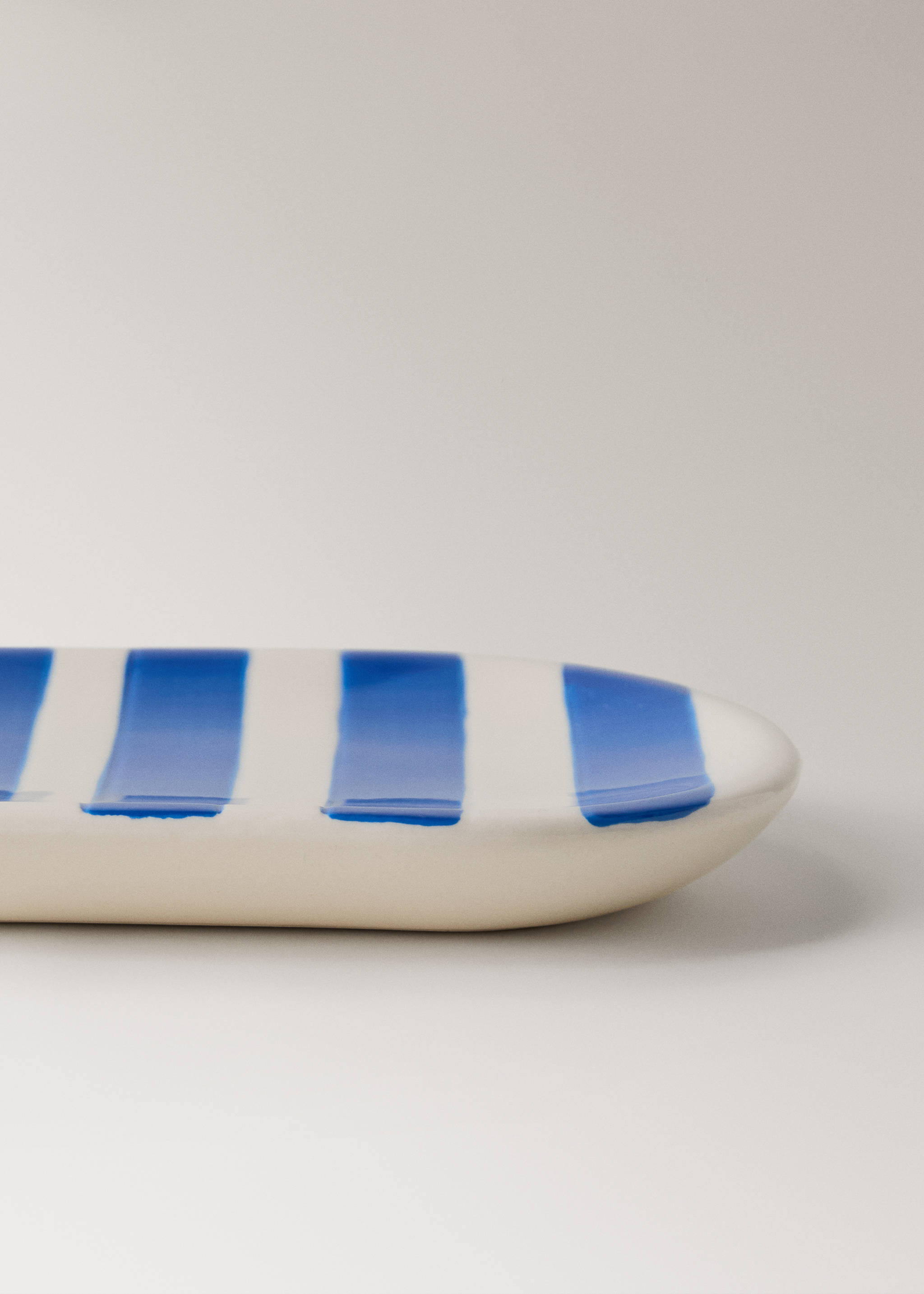 Painted striped ceramic soap dish - Details of the article 2