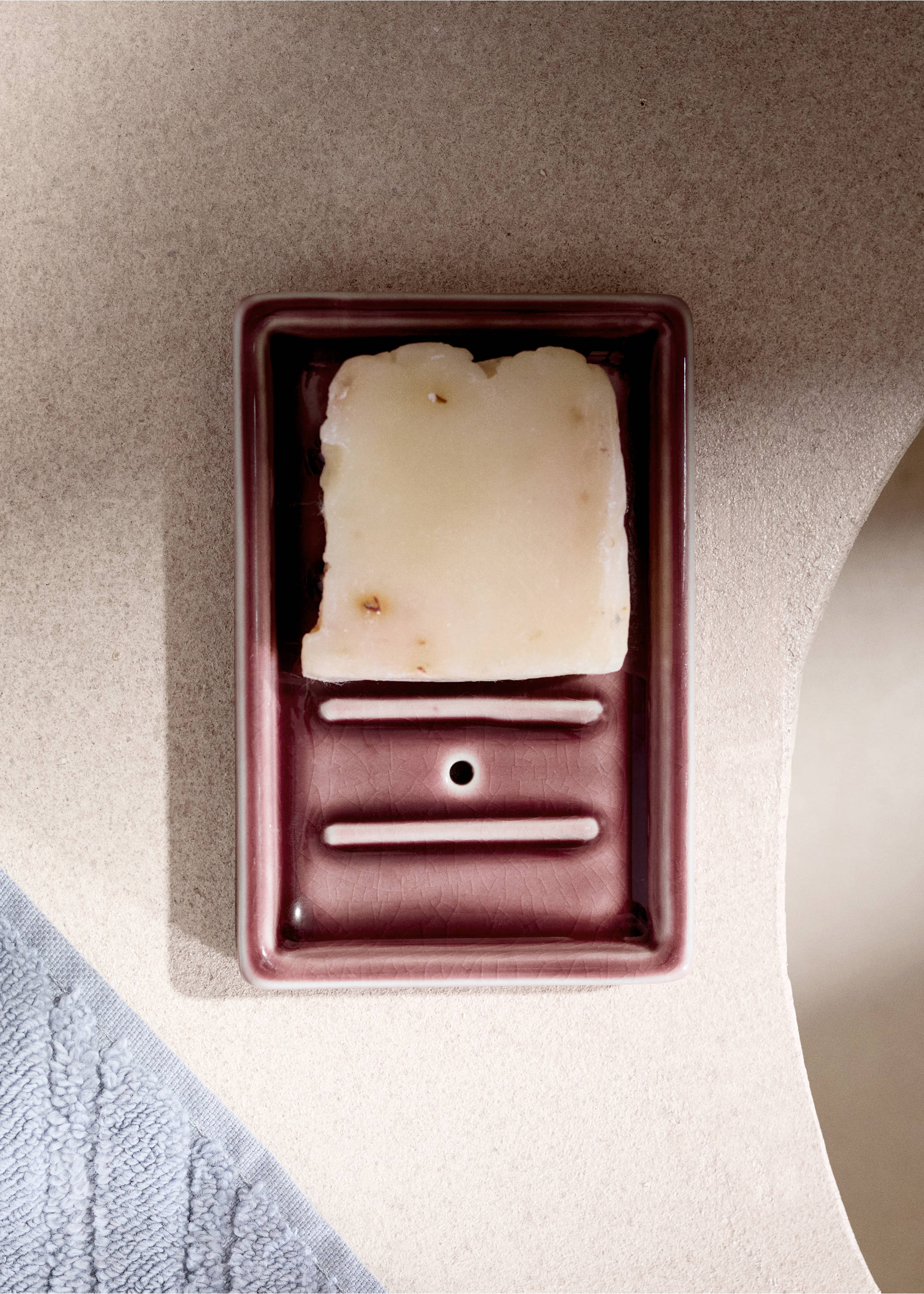 Posuda za sapun od keramike ispucalog izgleda - Opći prikaz, Boja višnje. Ref: 27093283-00.