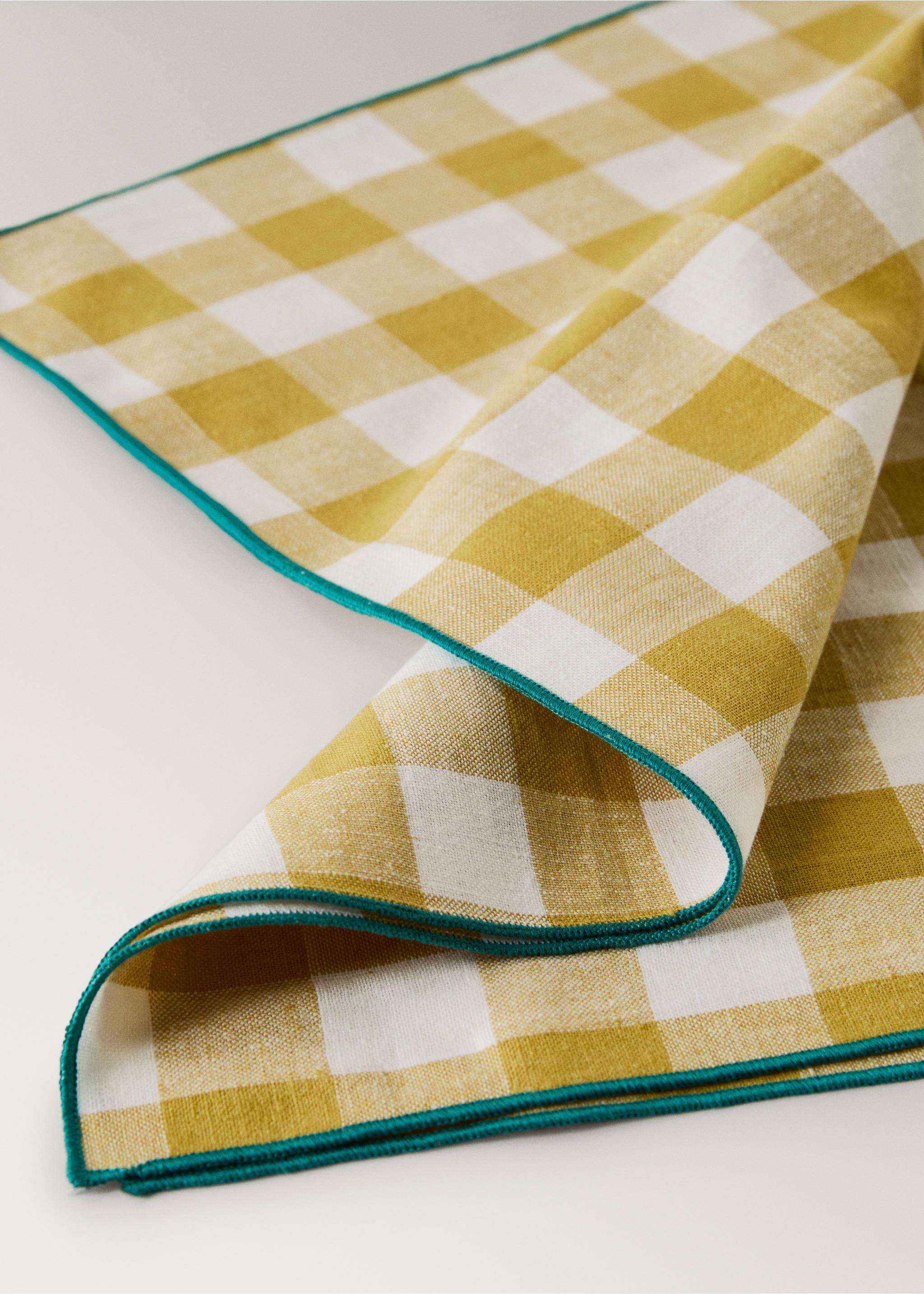 Cotton linen napkins in Vichy check - Details of the article 2, Yellow. Ref: 27093290-00.