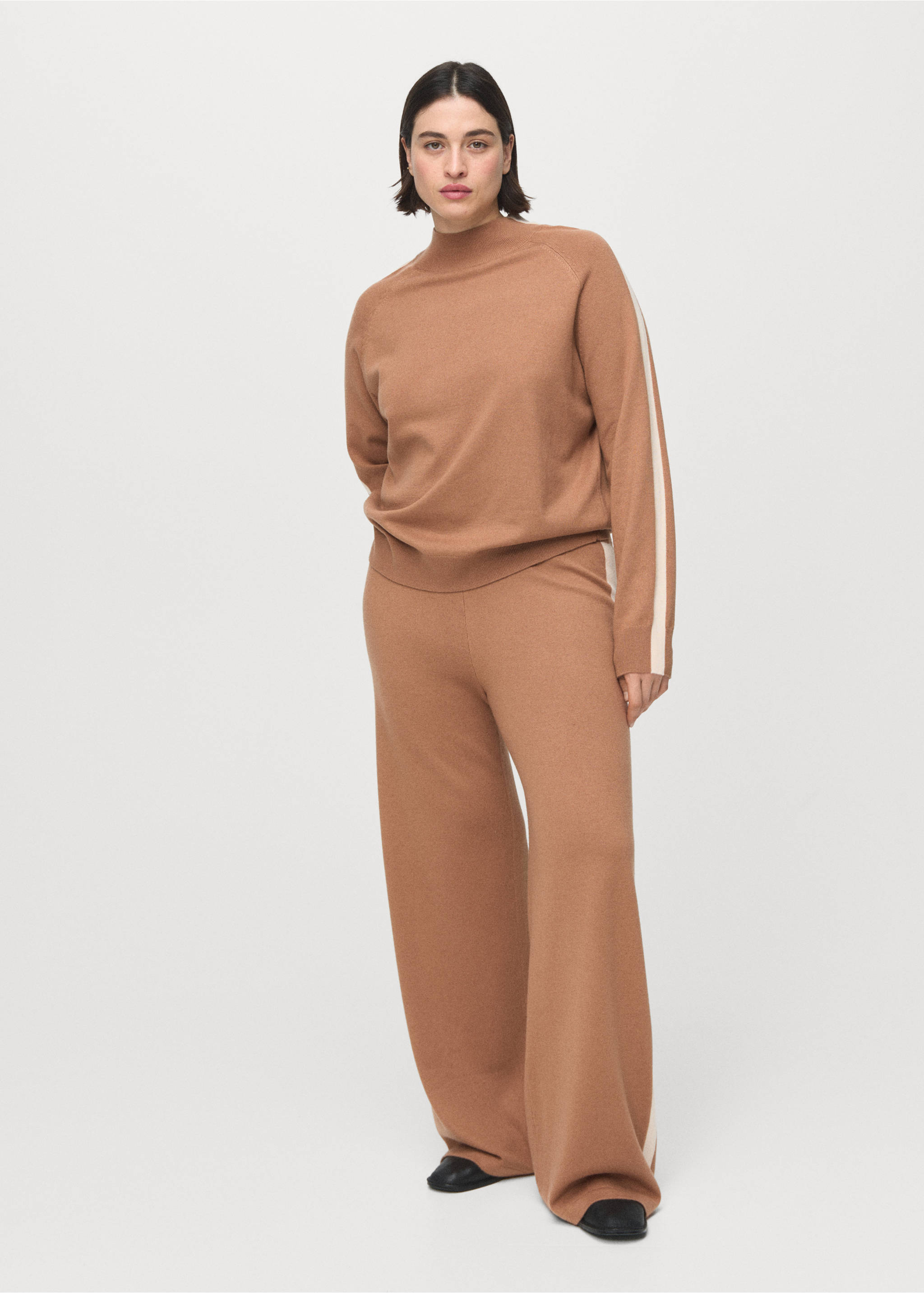 Contrast stripe knit trousers - Details of the article 3, Medium Brown. Ref: 27093295-00.