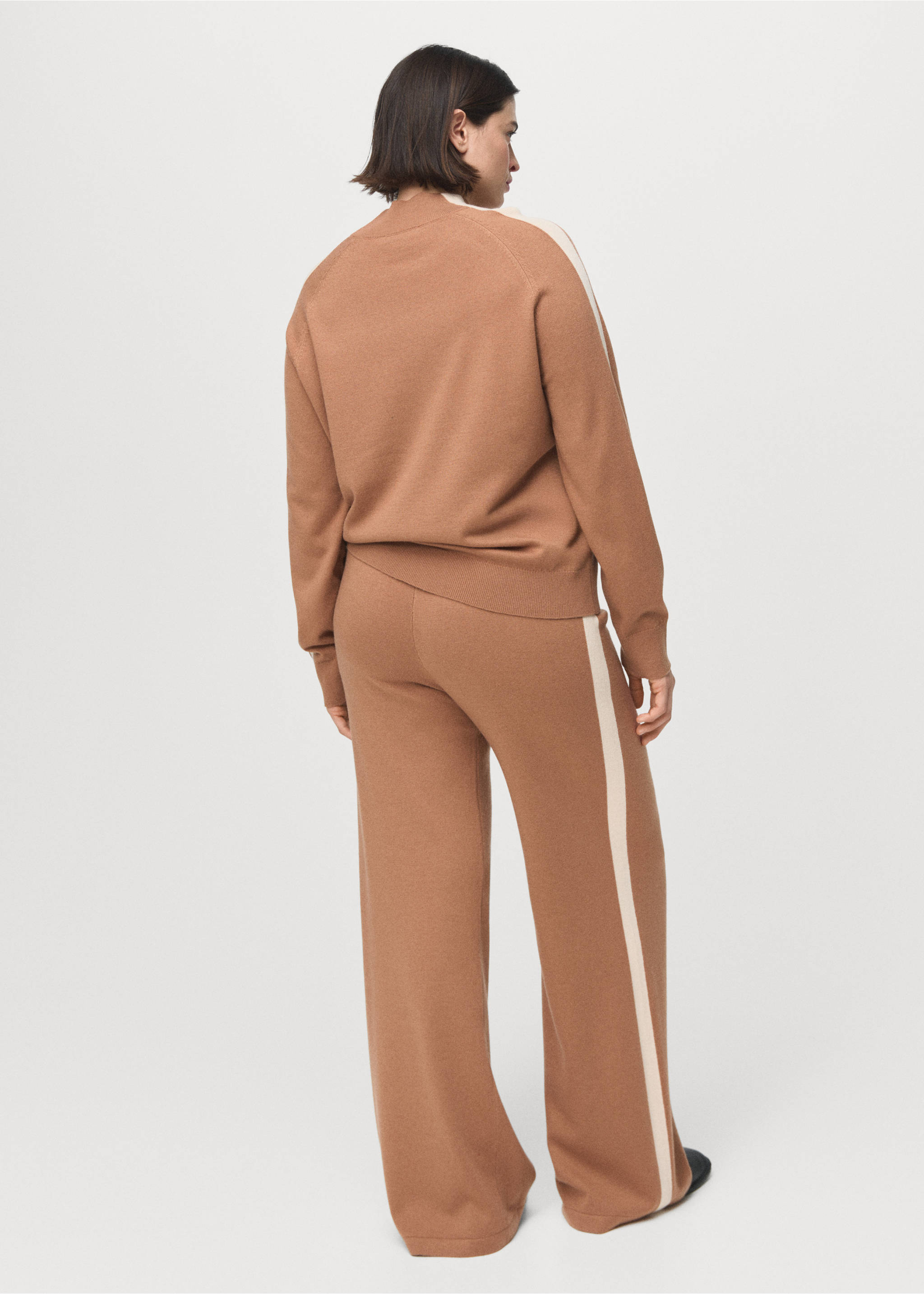 Contrast stripe knit trousers - Details of the article 4, Medium Brown. Ref: 27093295-00.