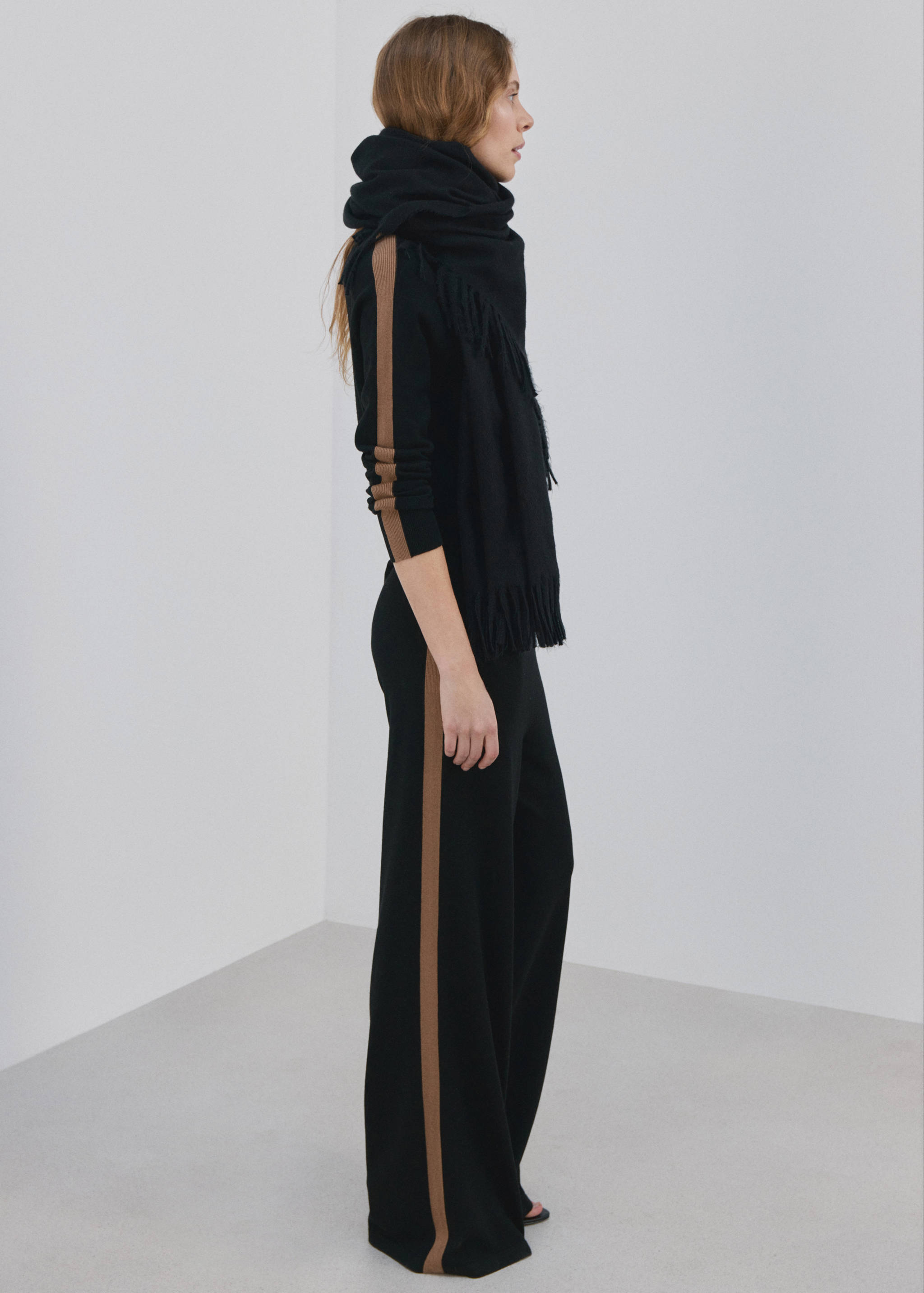 Contrast stripe knit trousers - Details of the article 2