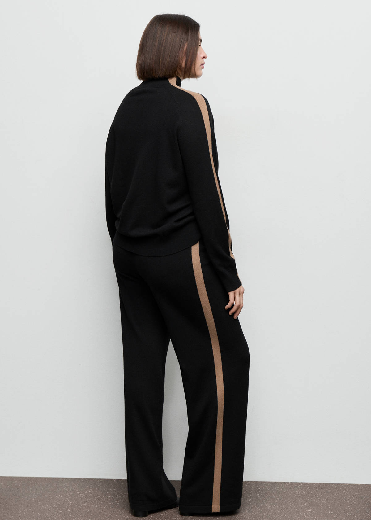 Contrast stripe knit trousers — Black