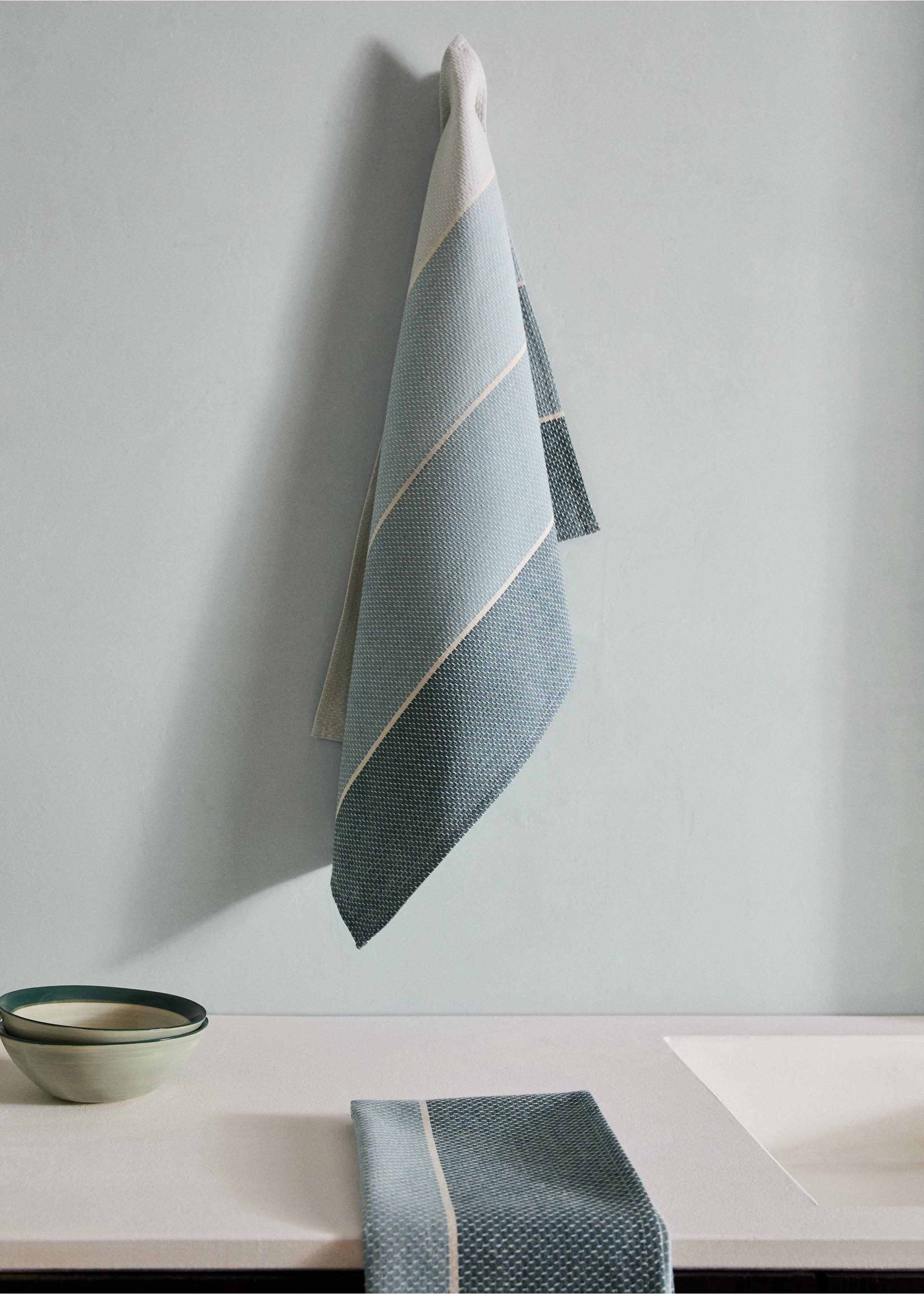 Panos de cozinha com textura waffle - Plano geral, Azul. Ref: 27093296-00.