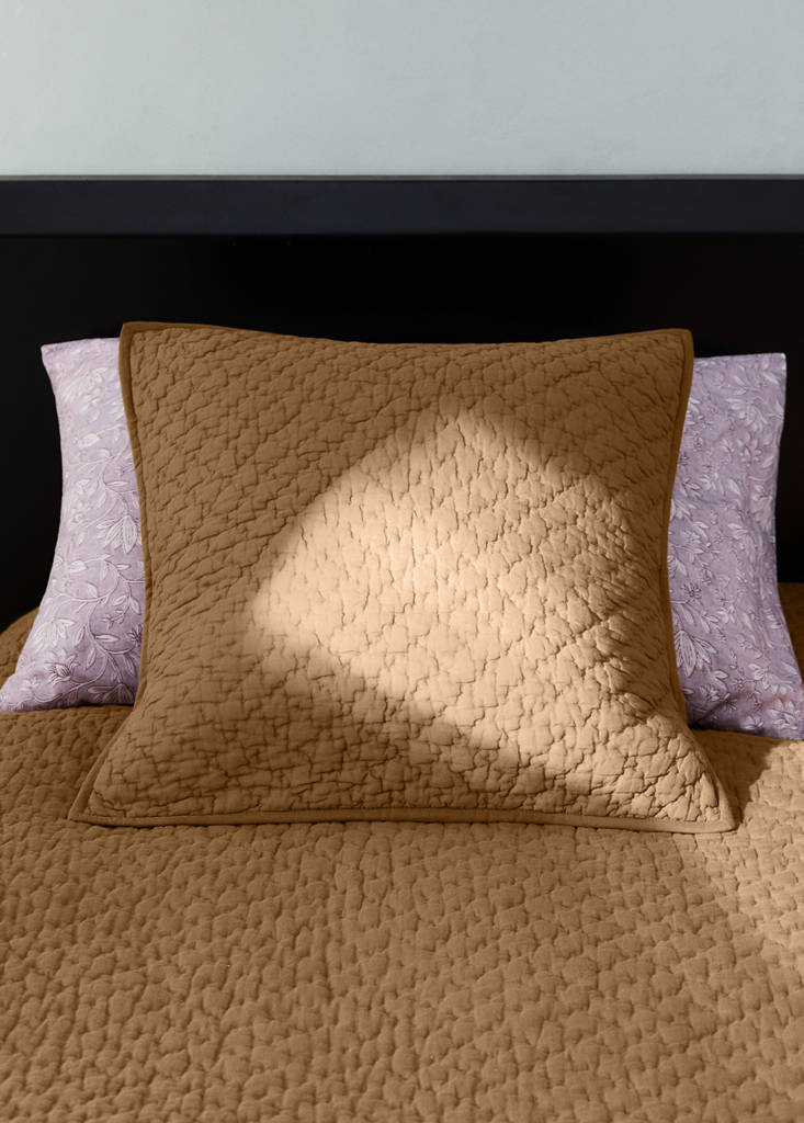 Cotton bed cushion cover with hand-stitched seams 50x50 cm