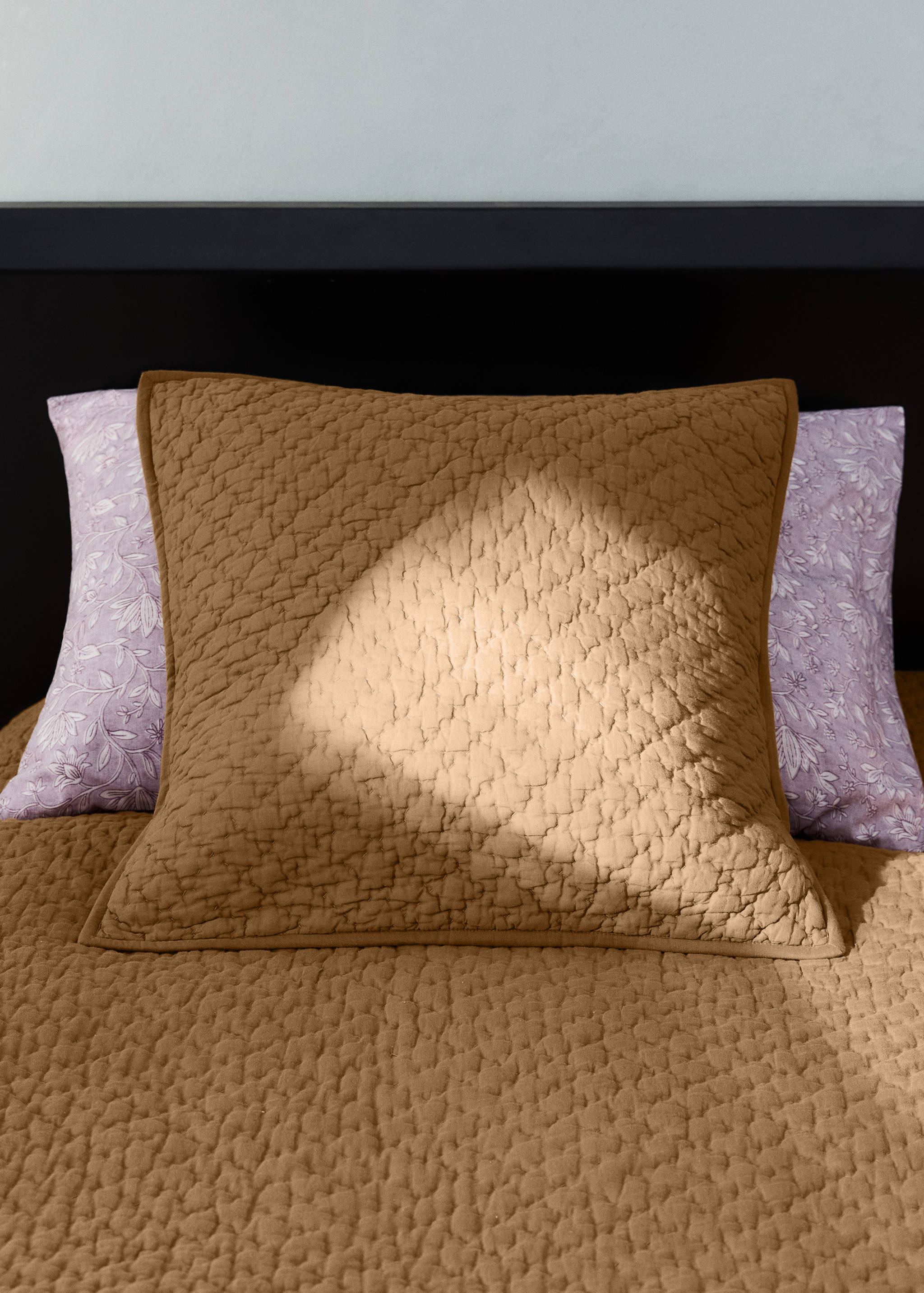 Cotton bed cushion cover with hand-stitched seams 50x50 cm - General plane