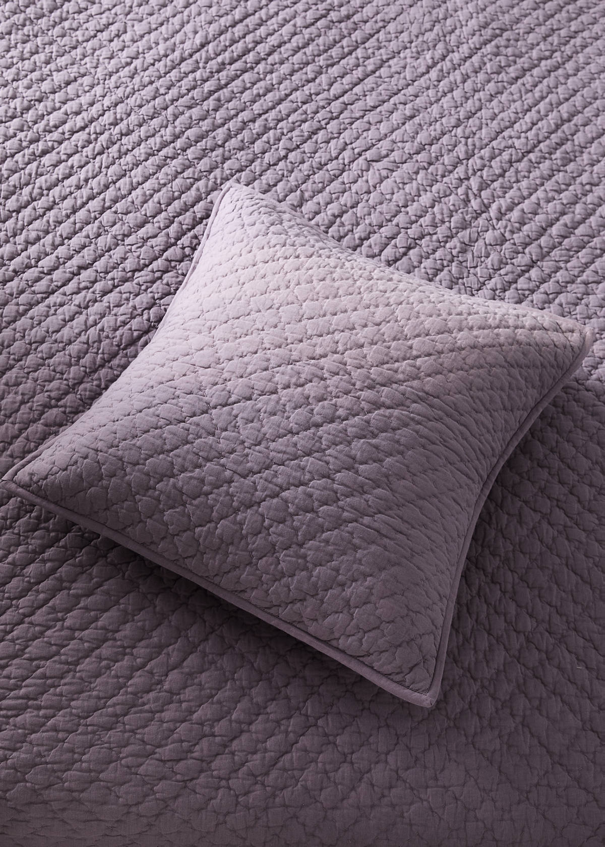 Cotton bed cushion cover with hand-stitched seams 50x50 cm — Lilac