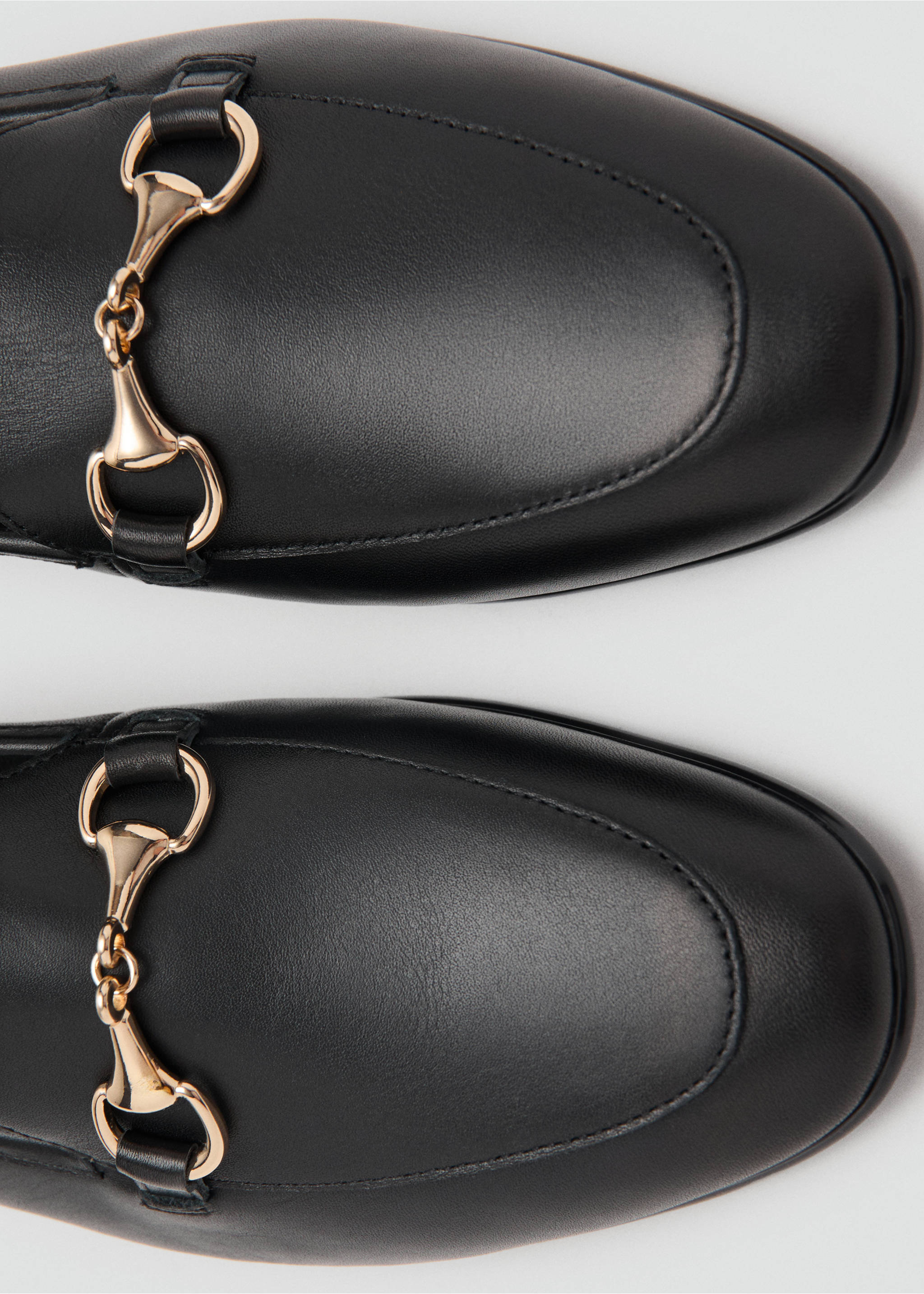 Buckle leather moccasins - Details of the article 2, Black. Ref: 27093299-00.
