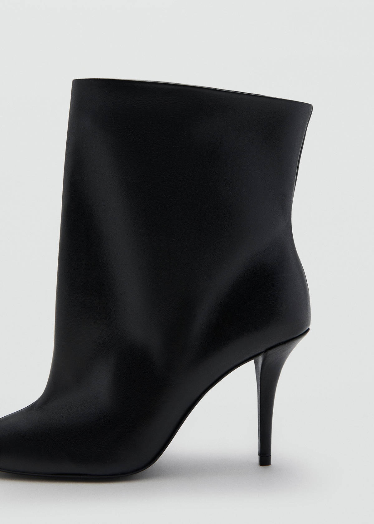 Wide shaft leather heeled boot — Black