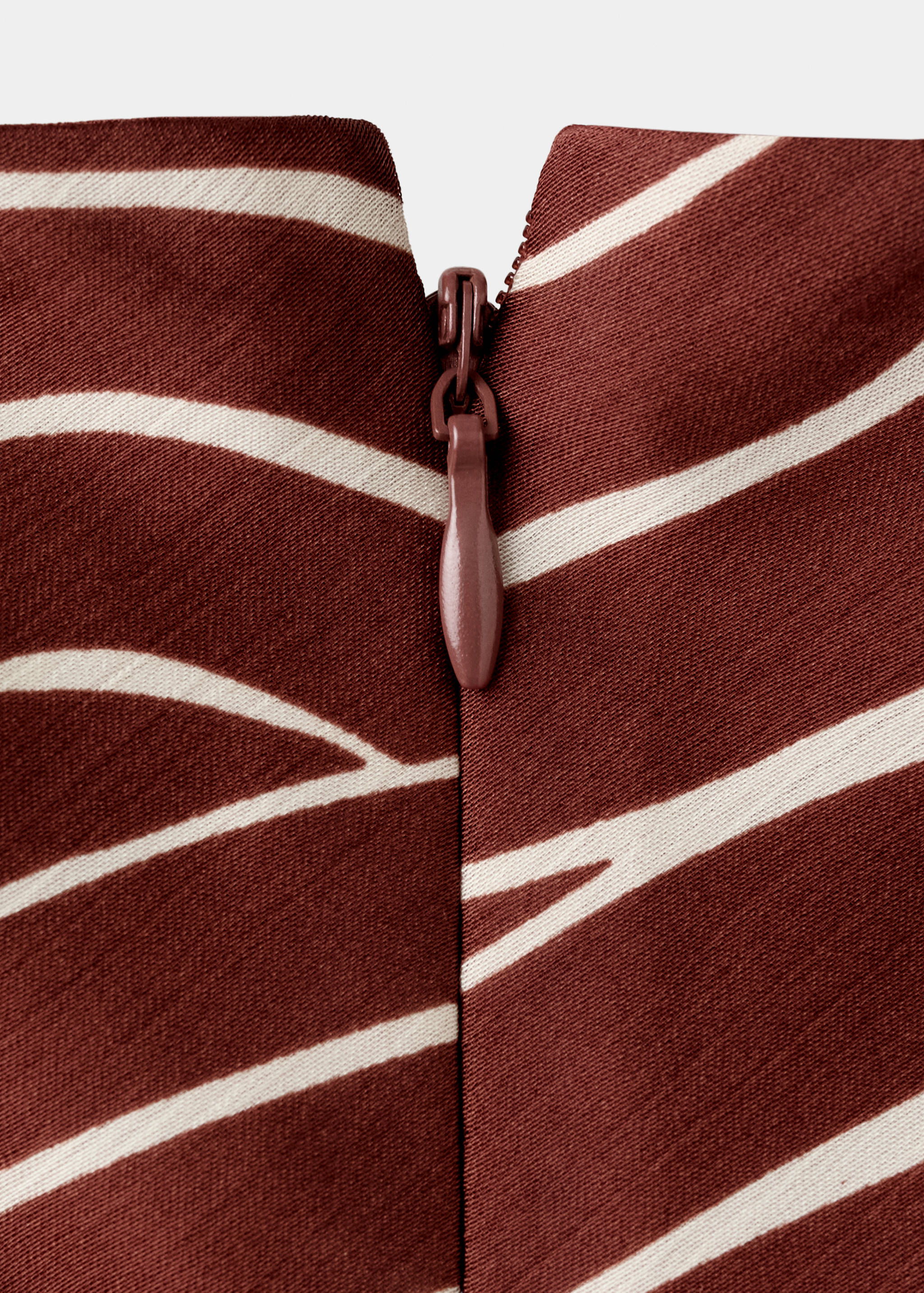 Kleid mit geometrischem Muster - Detail des Artikels 8