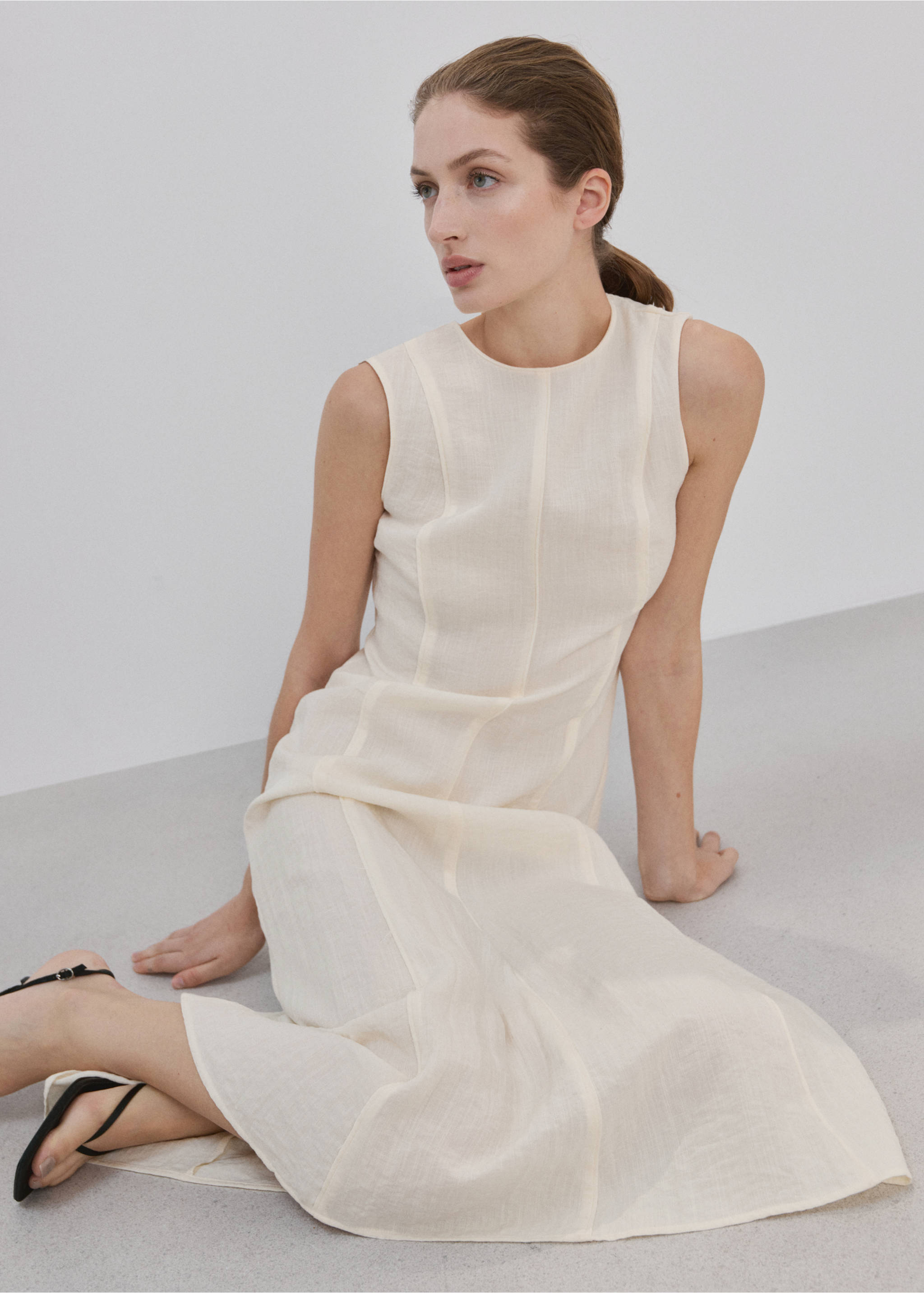 A-line dress with godets - Details of the article 2, Ecru. Ref: 27093302-00.