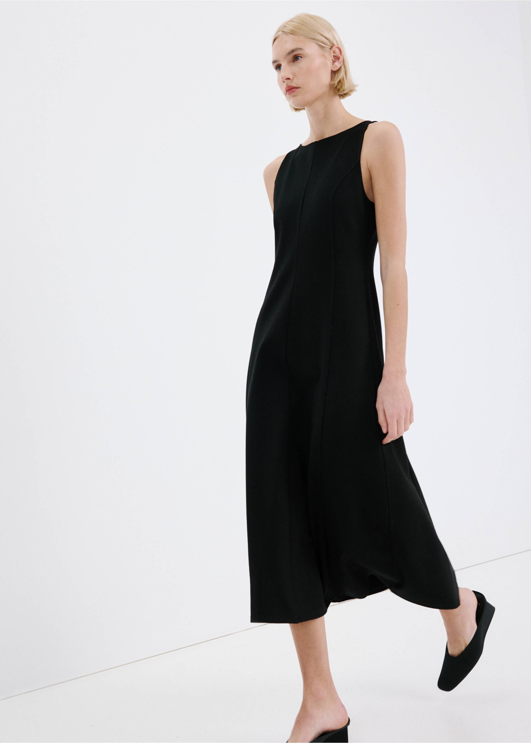 A-line dress with godets - Details of the article 2, Black. Ref: 27093303-00.