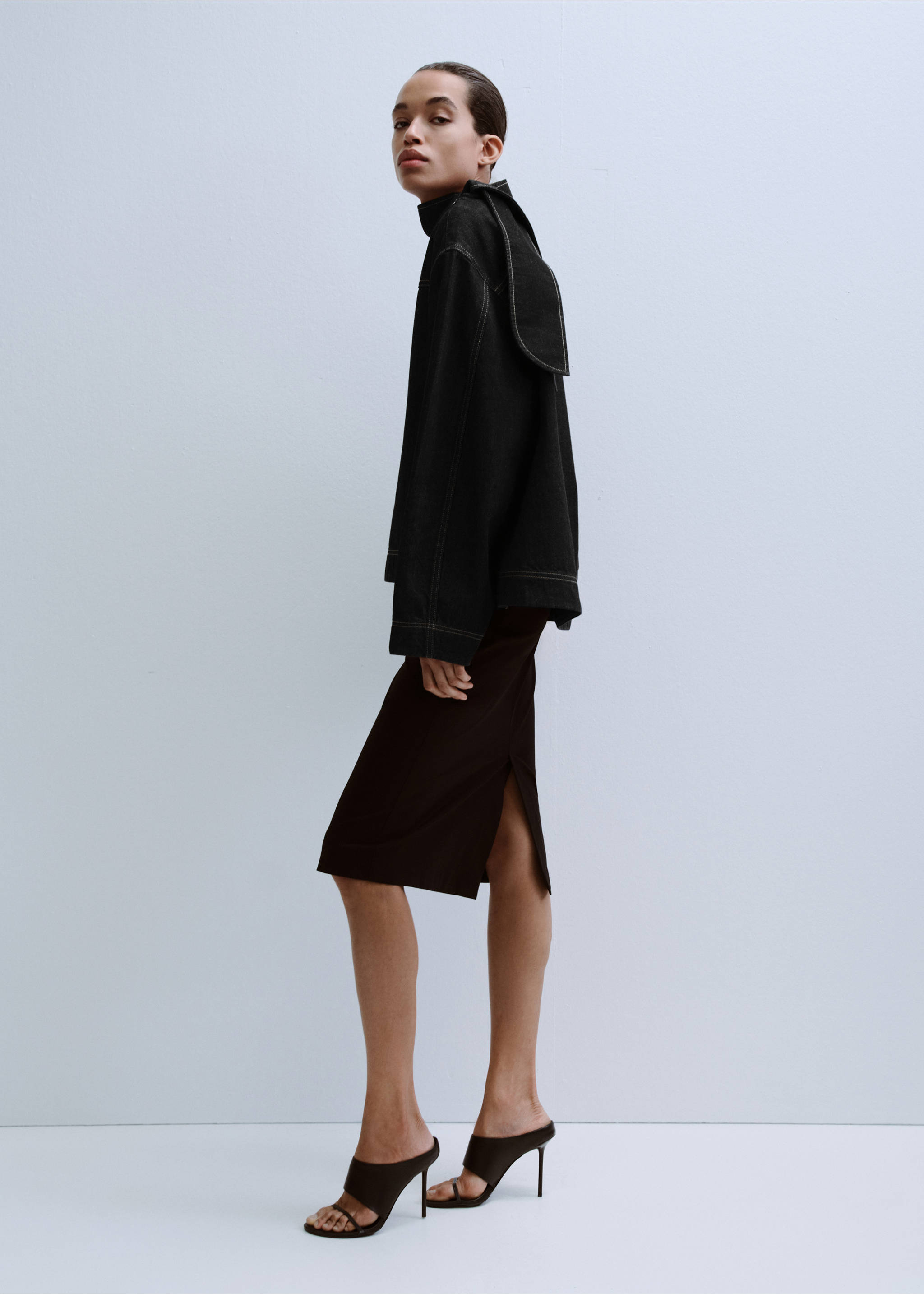 Blouse denim nœud au col - Plan général, Noir. Ref: 27093308-00.