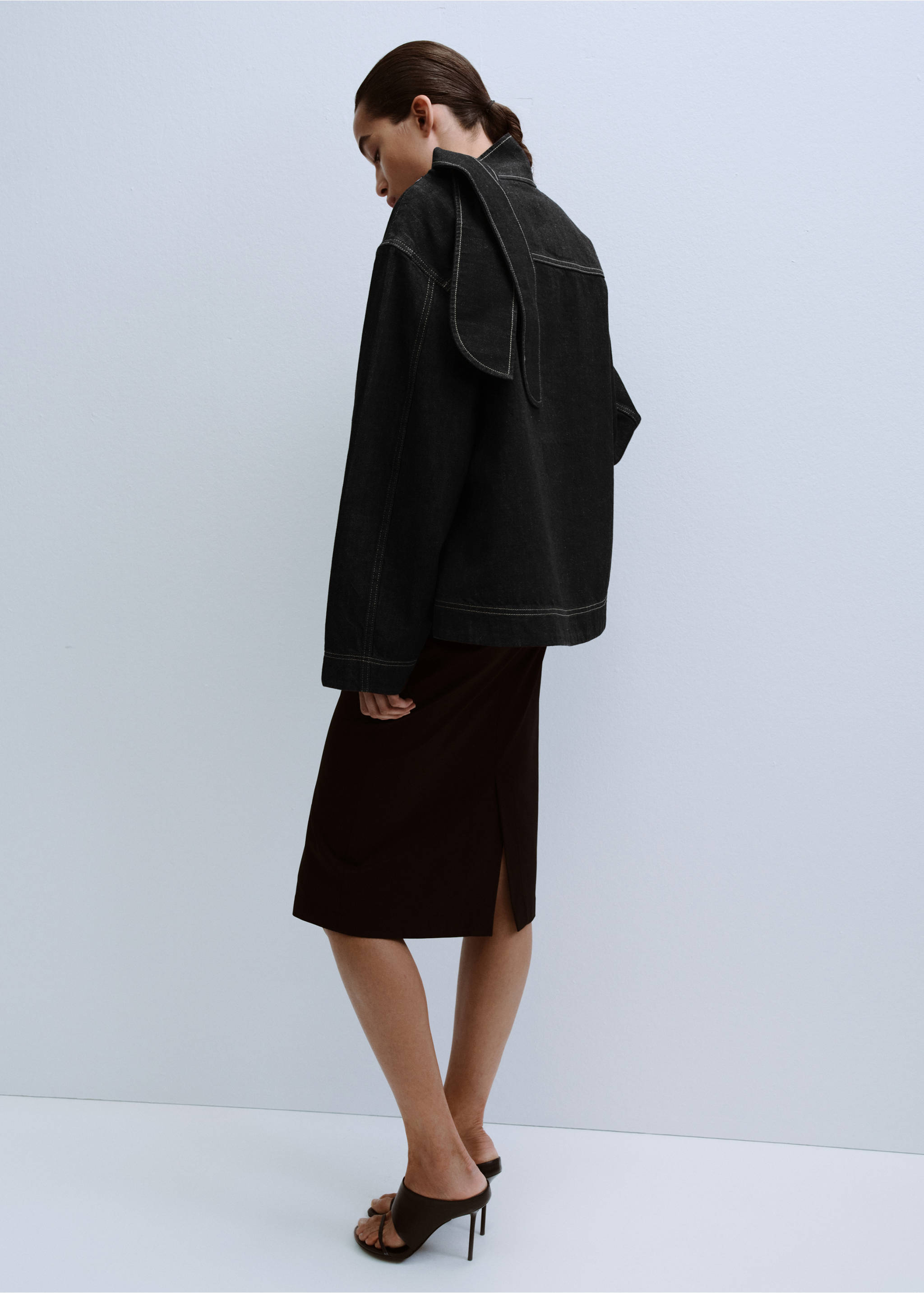 Blouse denim nœud au col - Verso de l’article, Noir. Ref: 27093308-00.