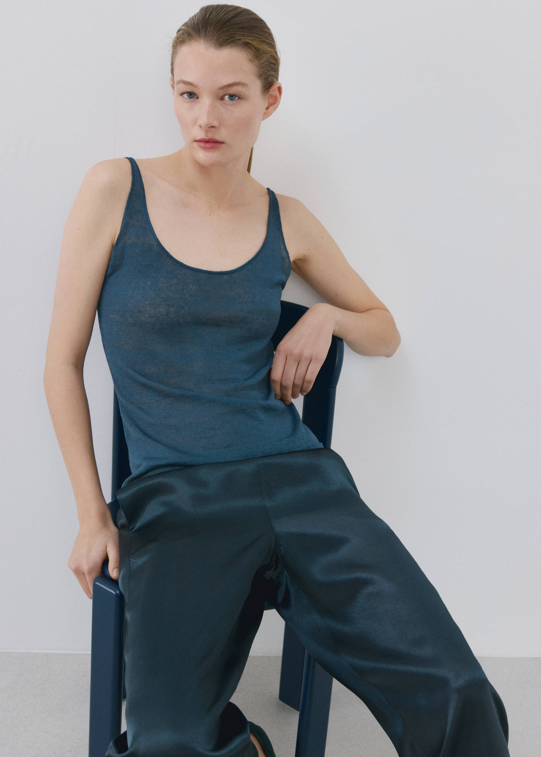 Satin trousers with elastic waist - Details of the article 2