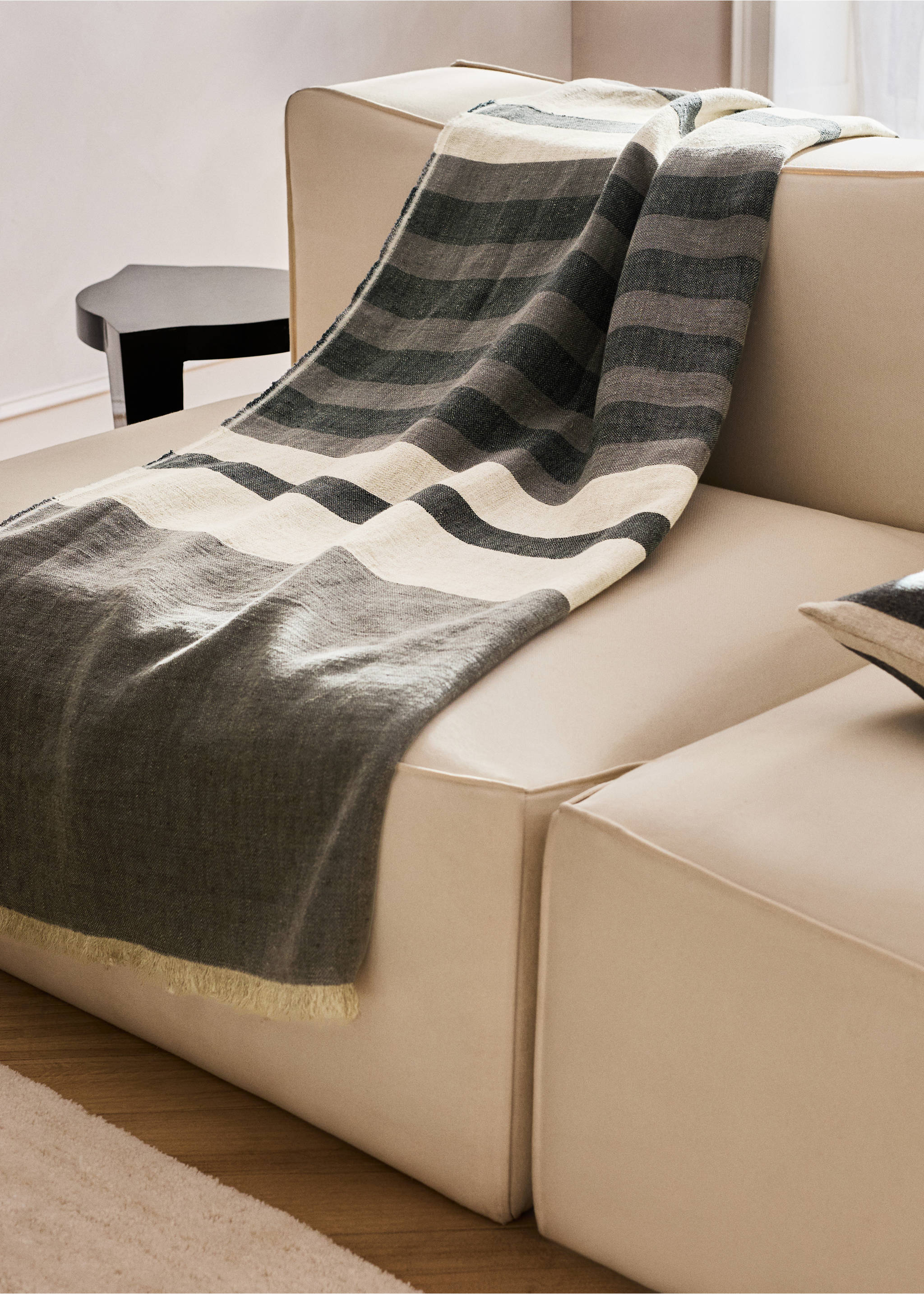 Randig linnefilt - Allmän bild, Ljus/pastellbrun. Ref: 27093314-00.