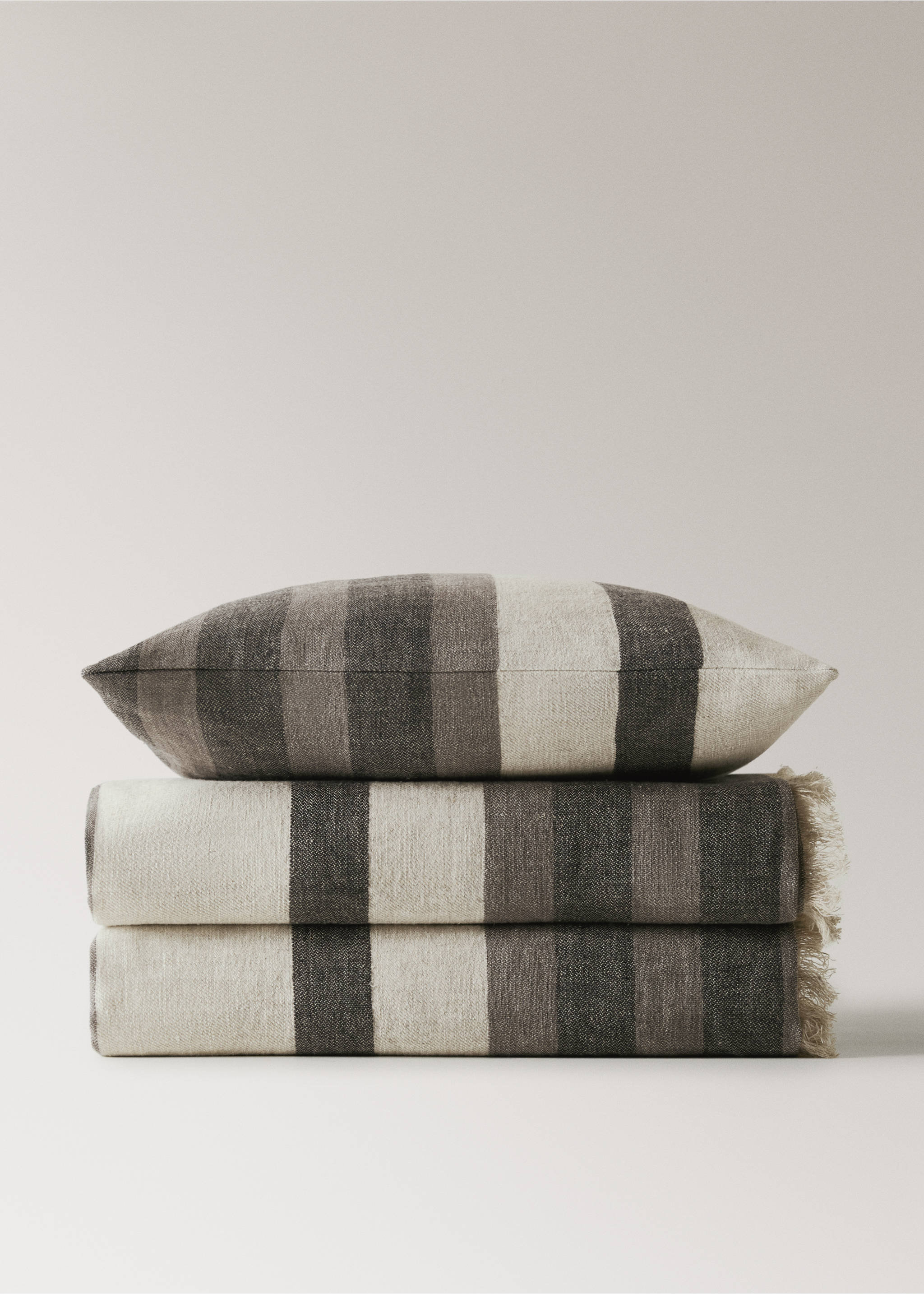 Linen striped blanket - Article without model, Light/Pastel Brown. Ref: 27093314-00.