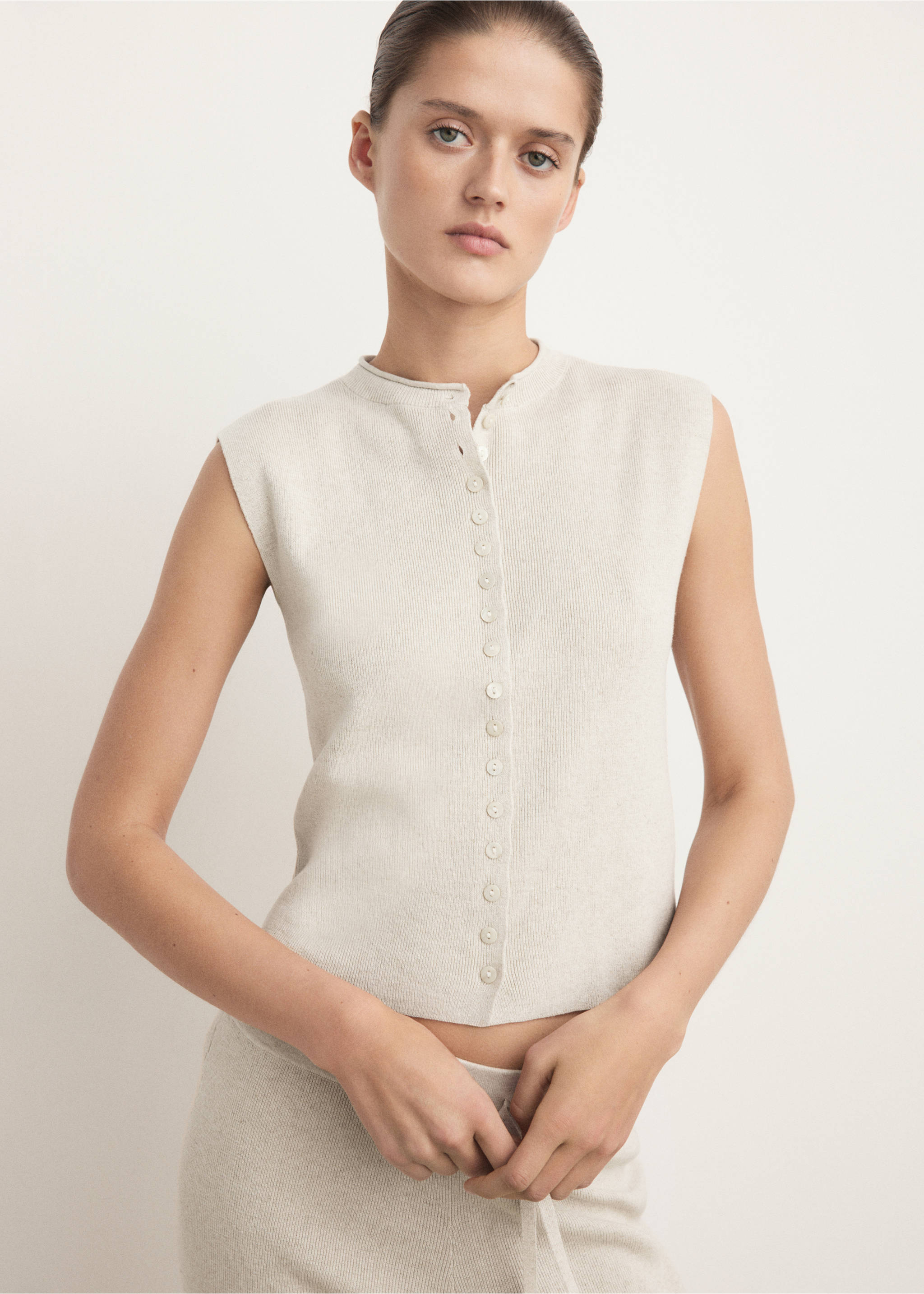 Short-sleeved knitted cardigan - Medium plane, Beige. Ref: 27093317-00.