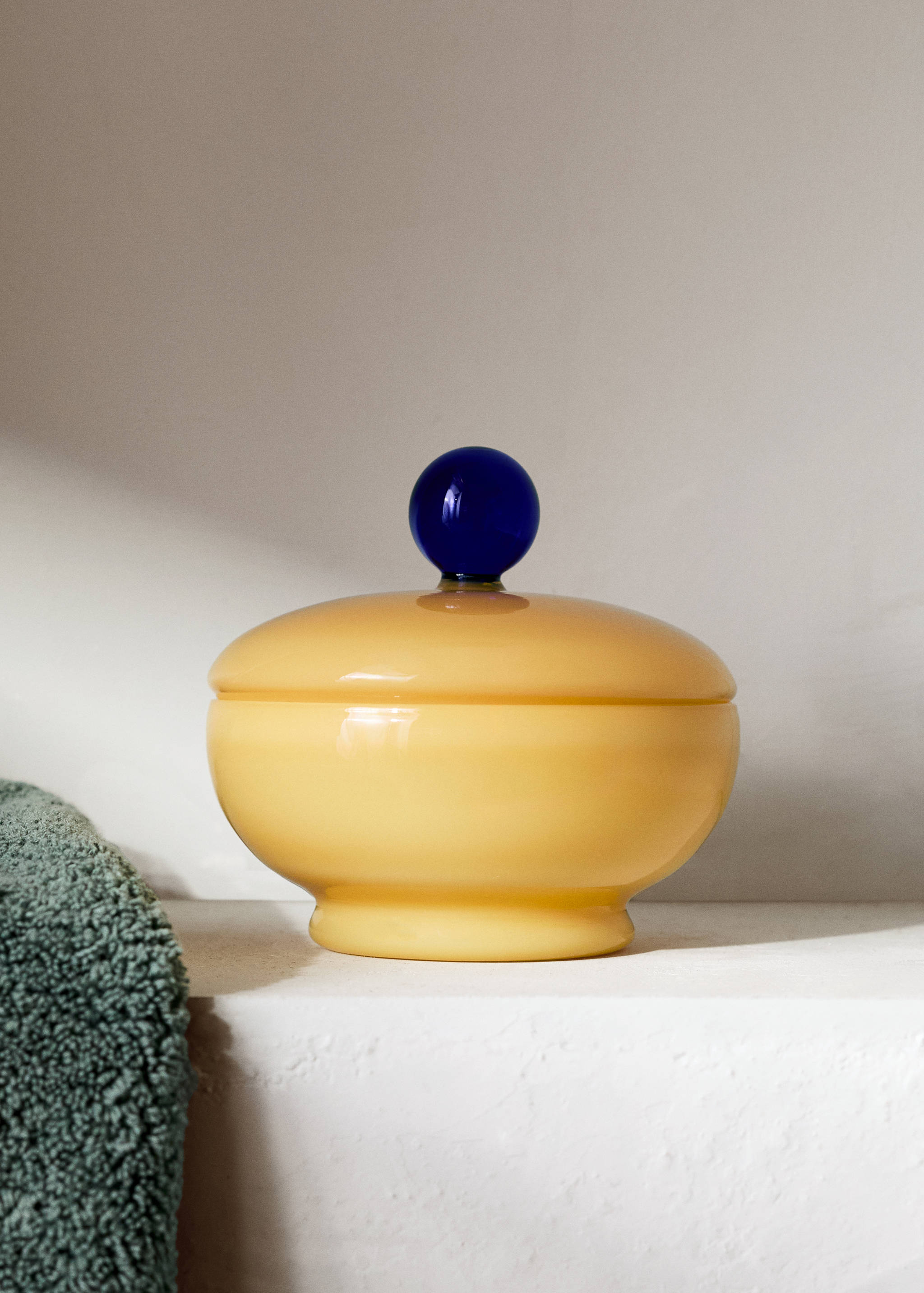 Coloured borosilicate bathroom jar - General plane