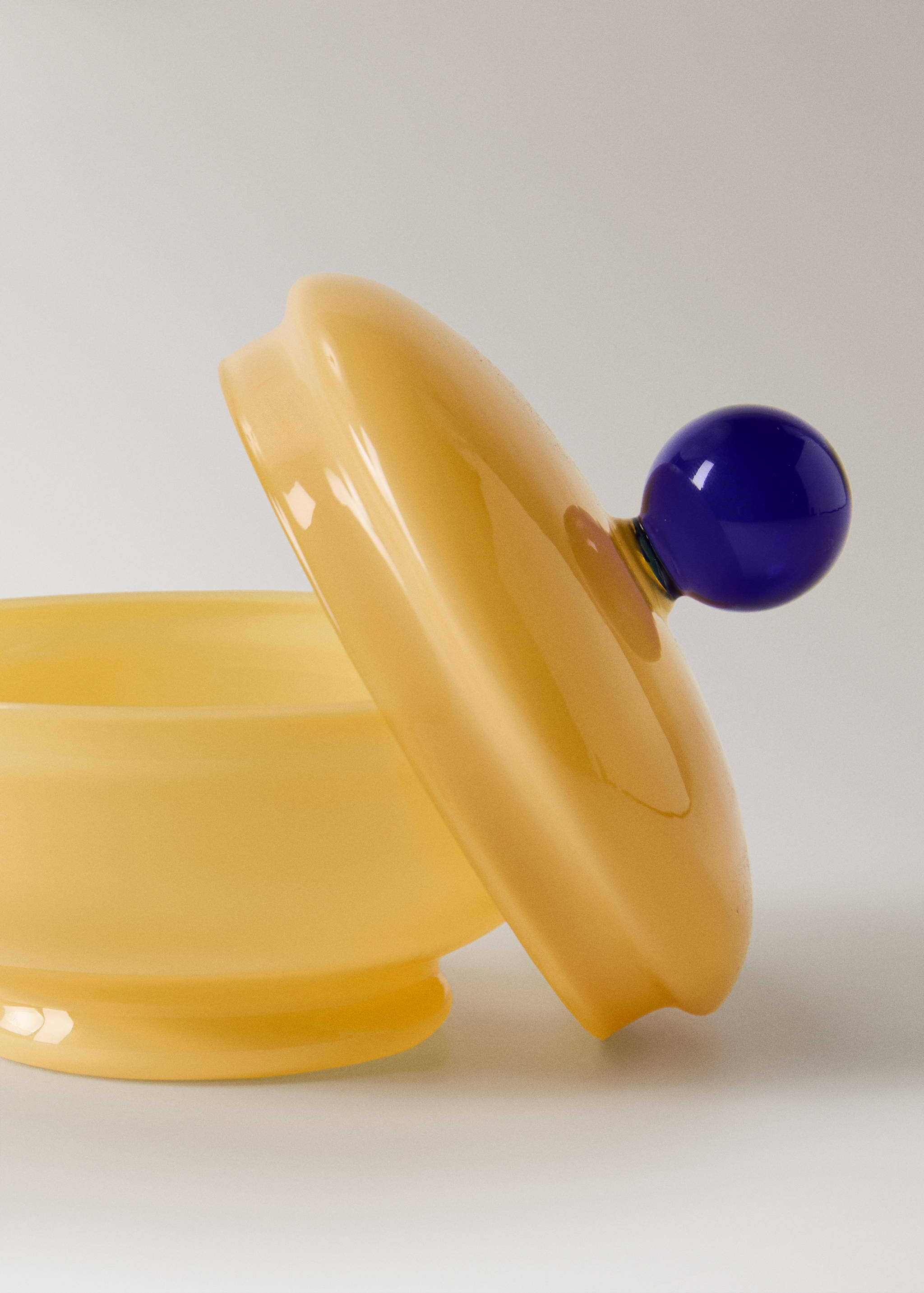 Coloured borosilicate bathroom jar - Details of the article 2