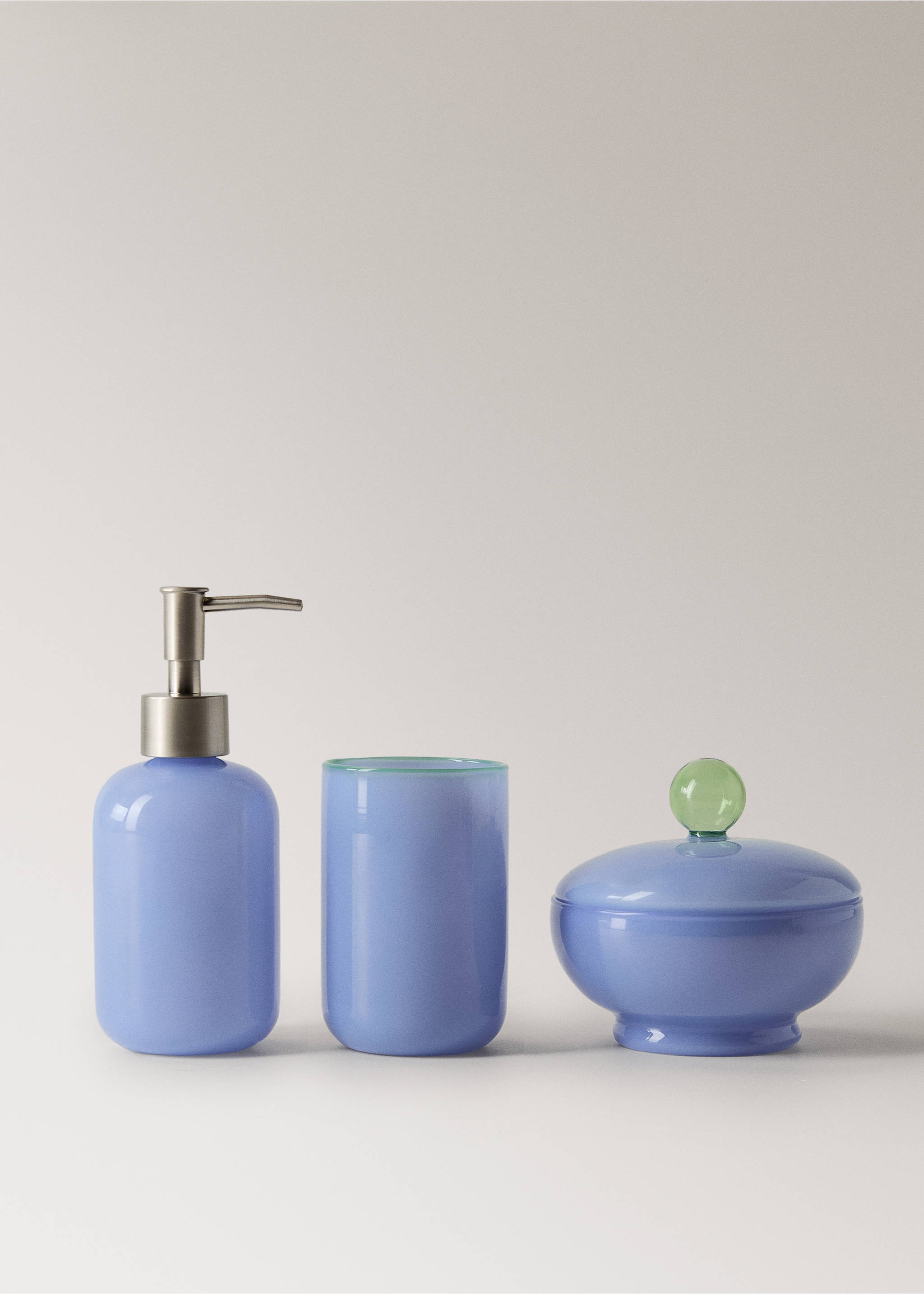 Baderomskrukke i farget borosilikatglass - Artikkeldetalj 3, Blå. Ref: 27093320-00.