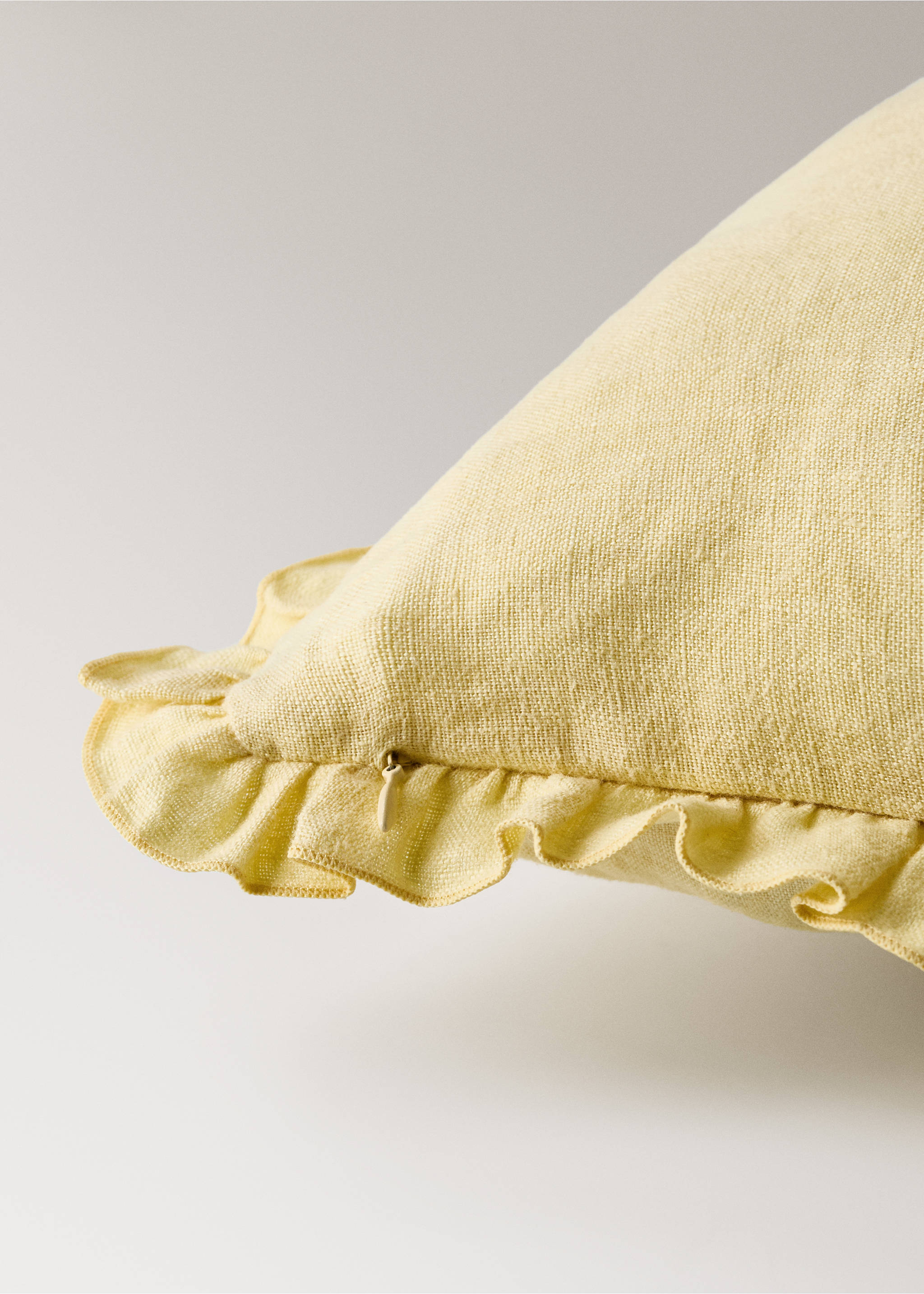 100% linen cushion cover with ruffle 45x45 cm - Details of the article 2, Yellow. Ref: 27093331-00.