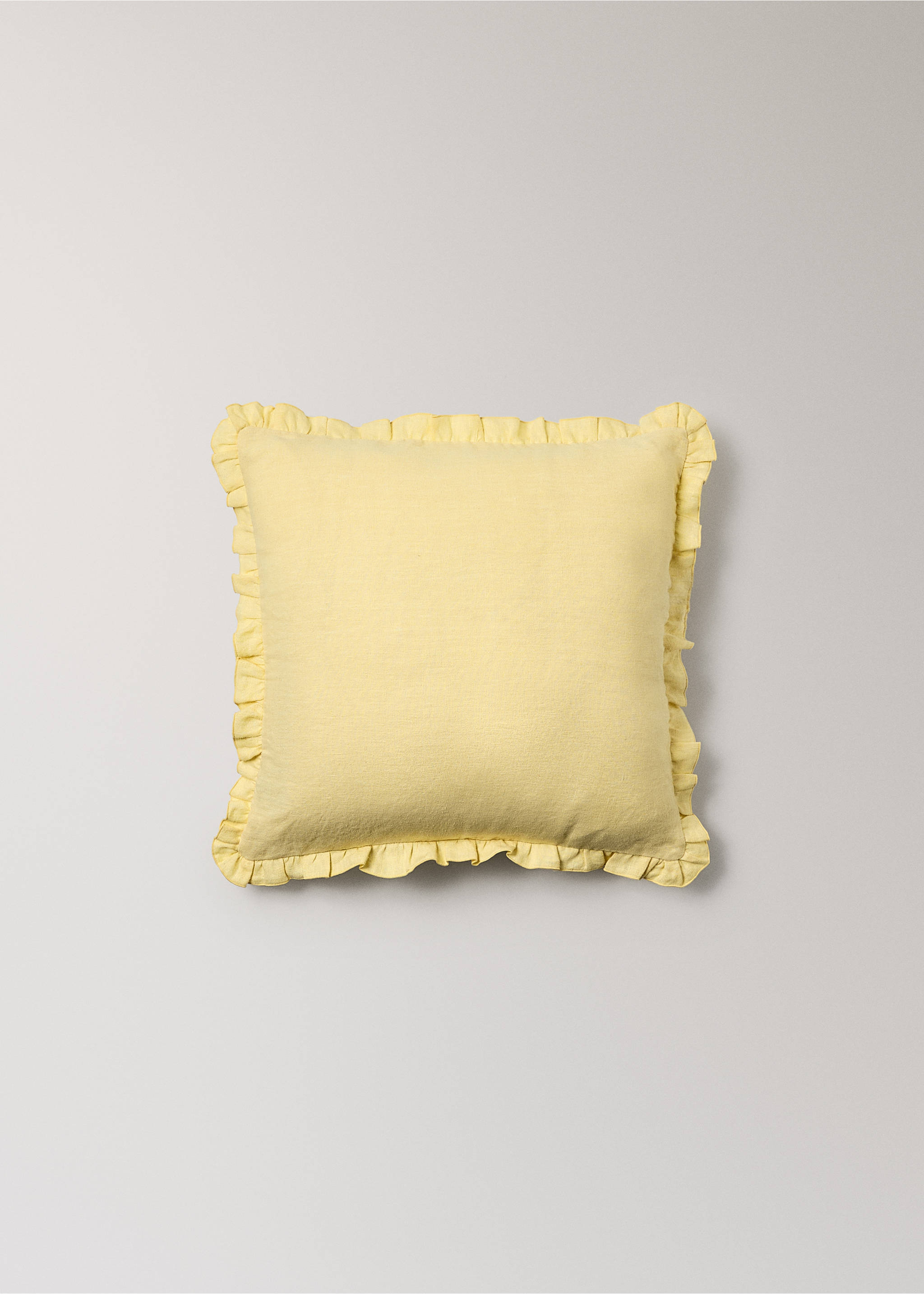 100% linen cushion cover with ruffle 45x45 cm - Article without model, Yellow. Ref: 27093331-00.