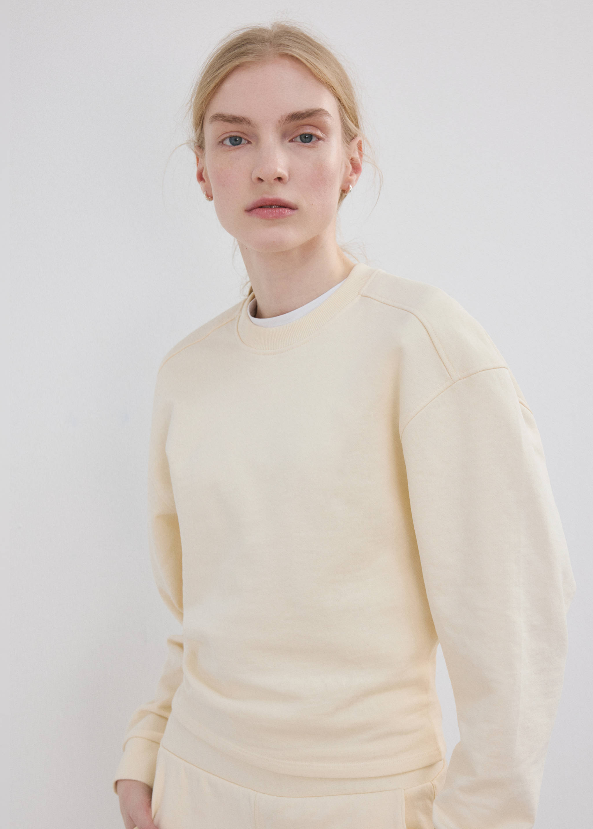 سترة قطنية برقبة دائرية - رؤية وسط