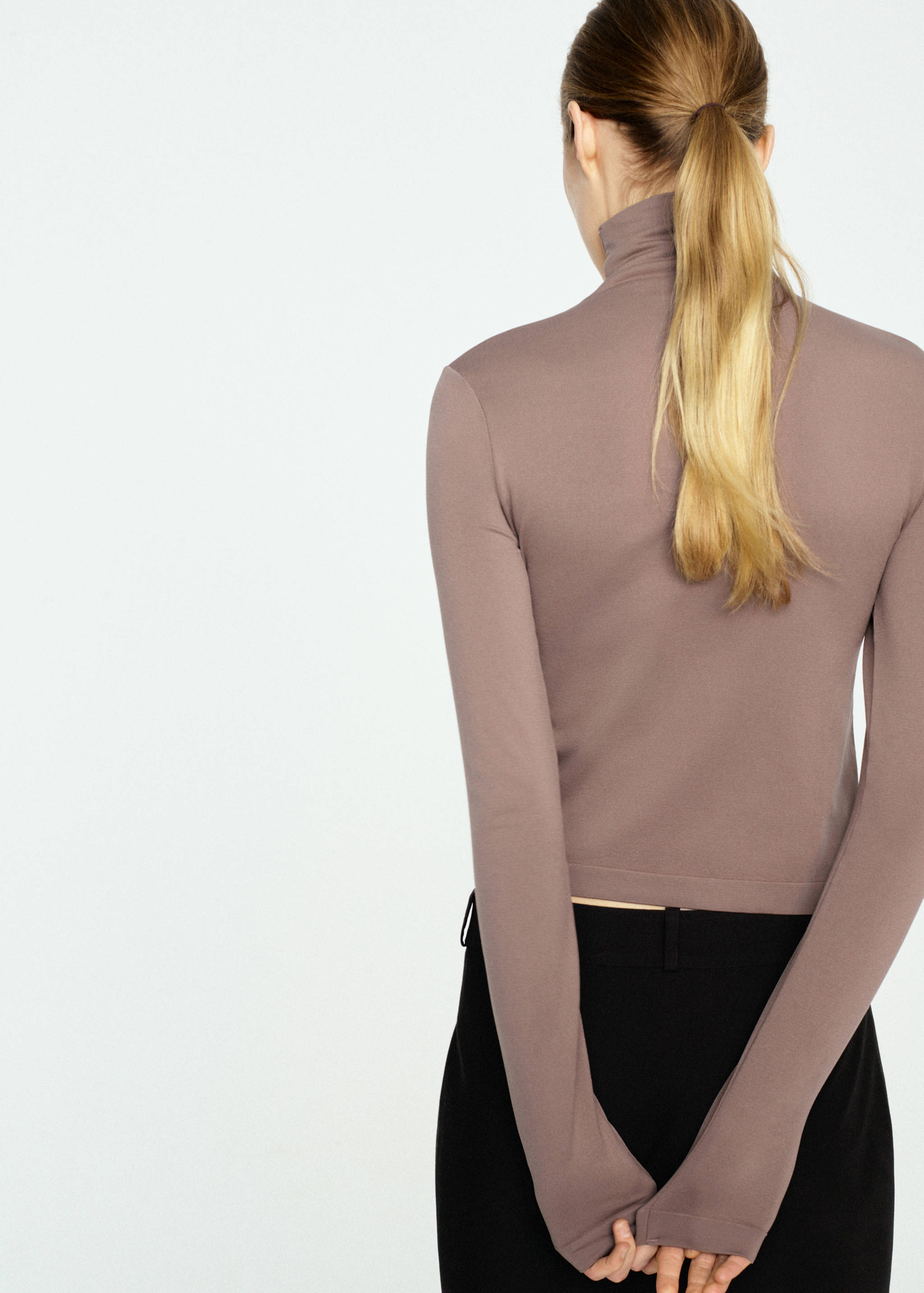 Fitted turtleneck t-shirt - Reverse of the article, Light/Pastel Brown. Ref: 27093340-00.