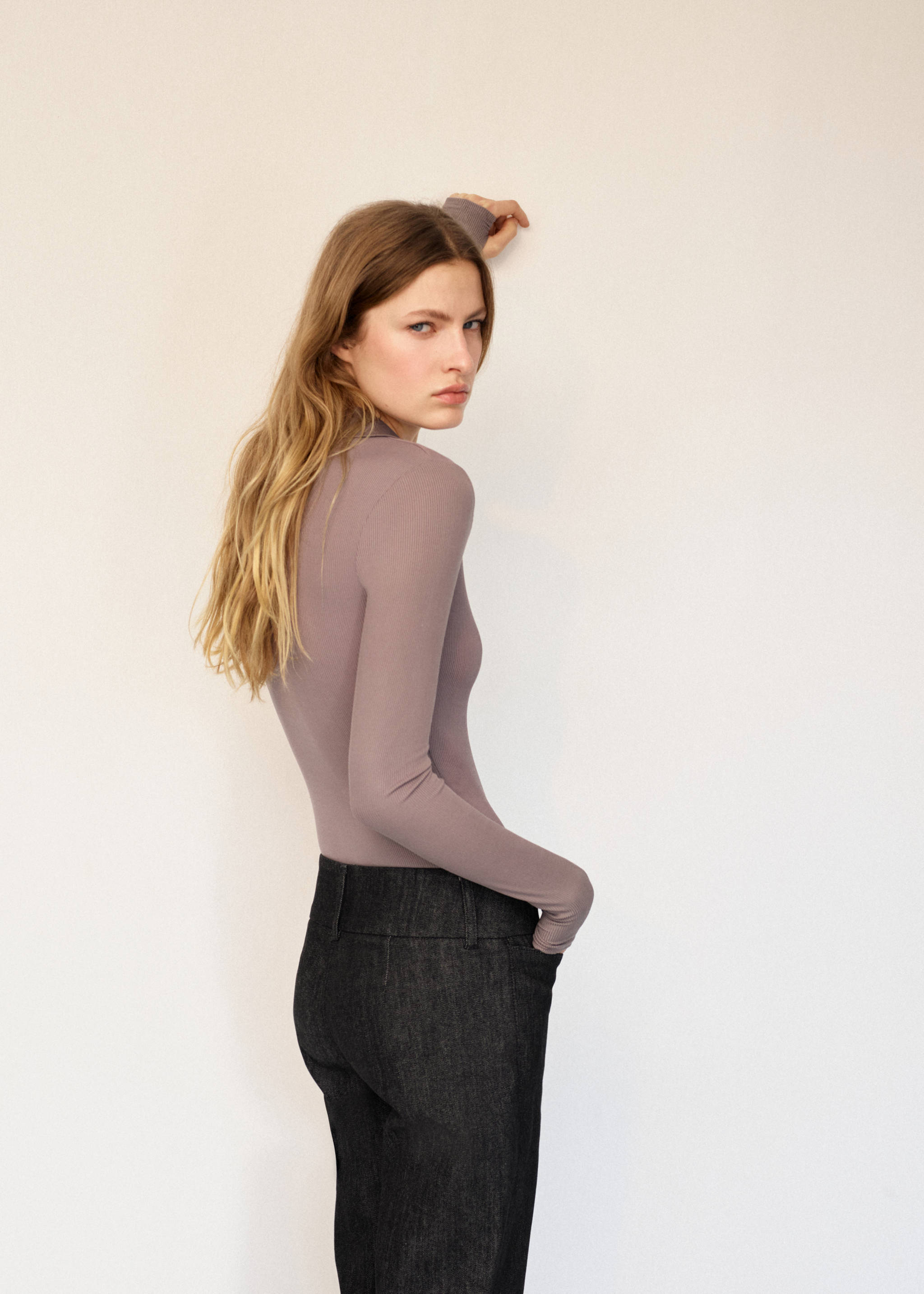 V-neck bodysuit - Reverse of the article