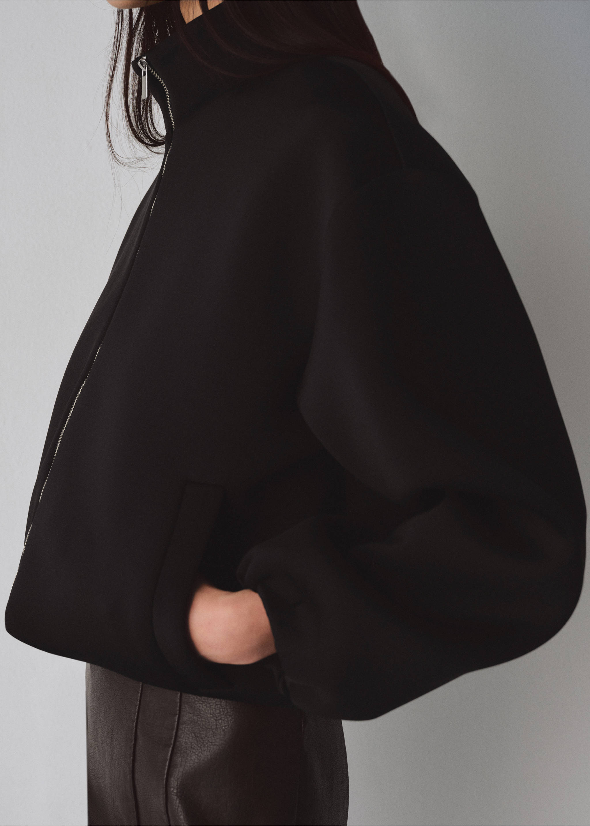 جاكيت بومبر كبير الحجم - تفاصيل المنتج 4, أسود. Ref: 27093342-01.