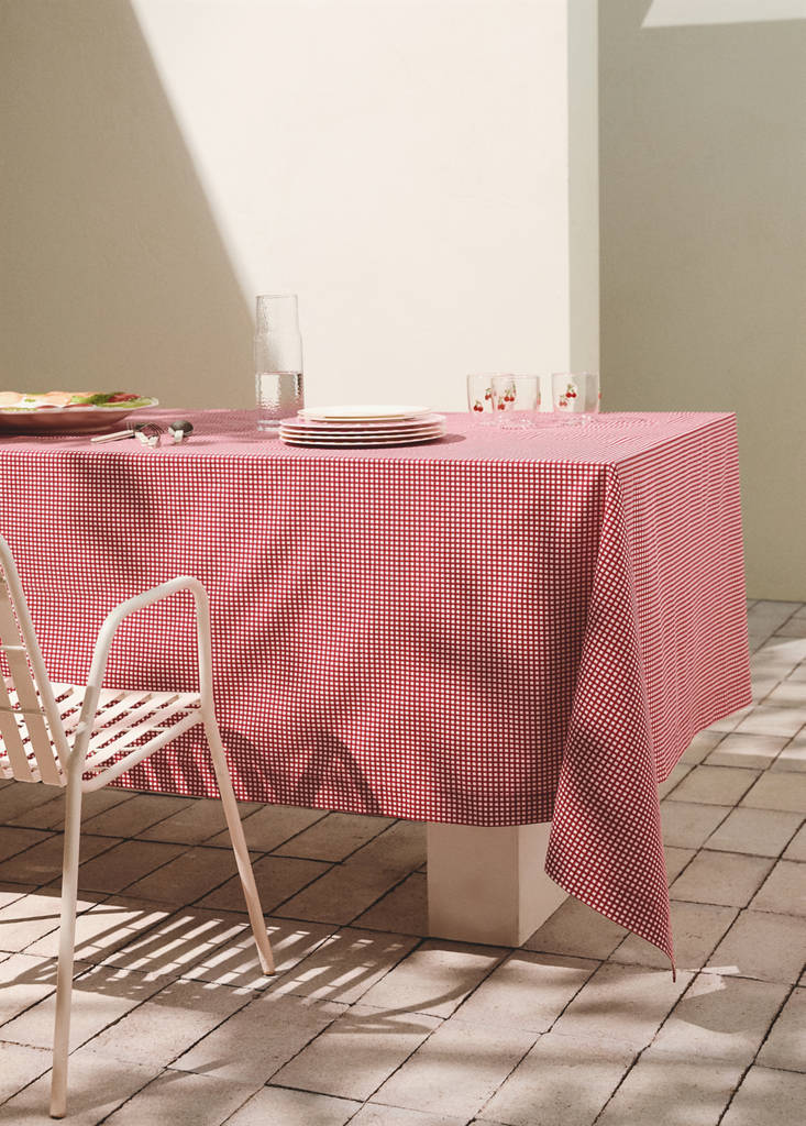 Vichy check cotton tablecloth for 8 to 10 guests — Red