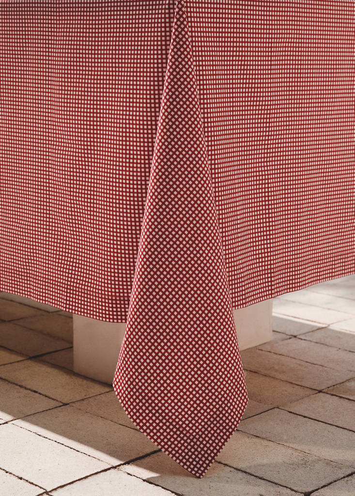 Vichy check cotton tablecloth for 8 to 10 guests — Red