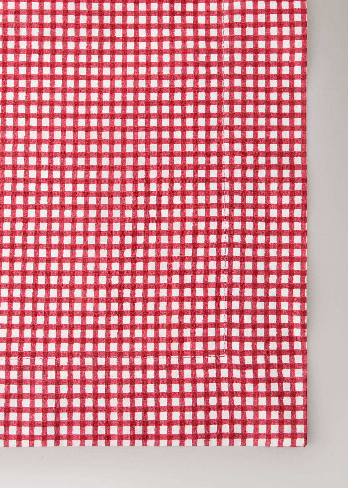 Vichy check cotton tablecloth for 8 to 10 guests — Red