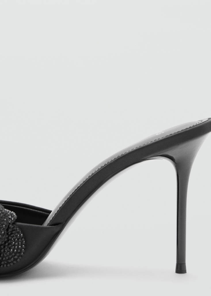 Sandals with flower strap — Black