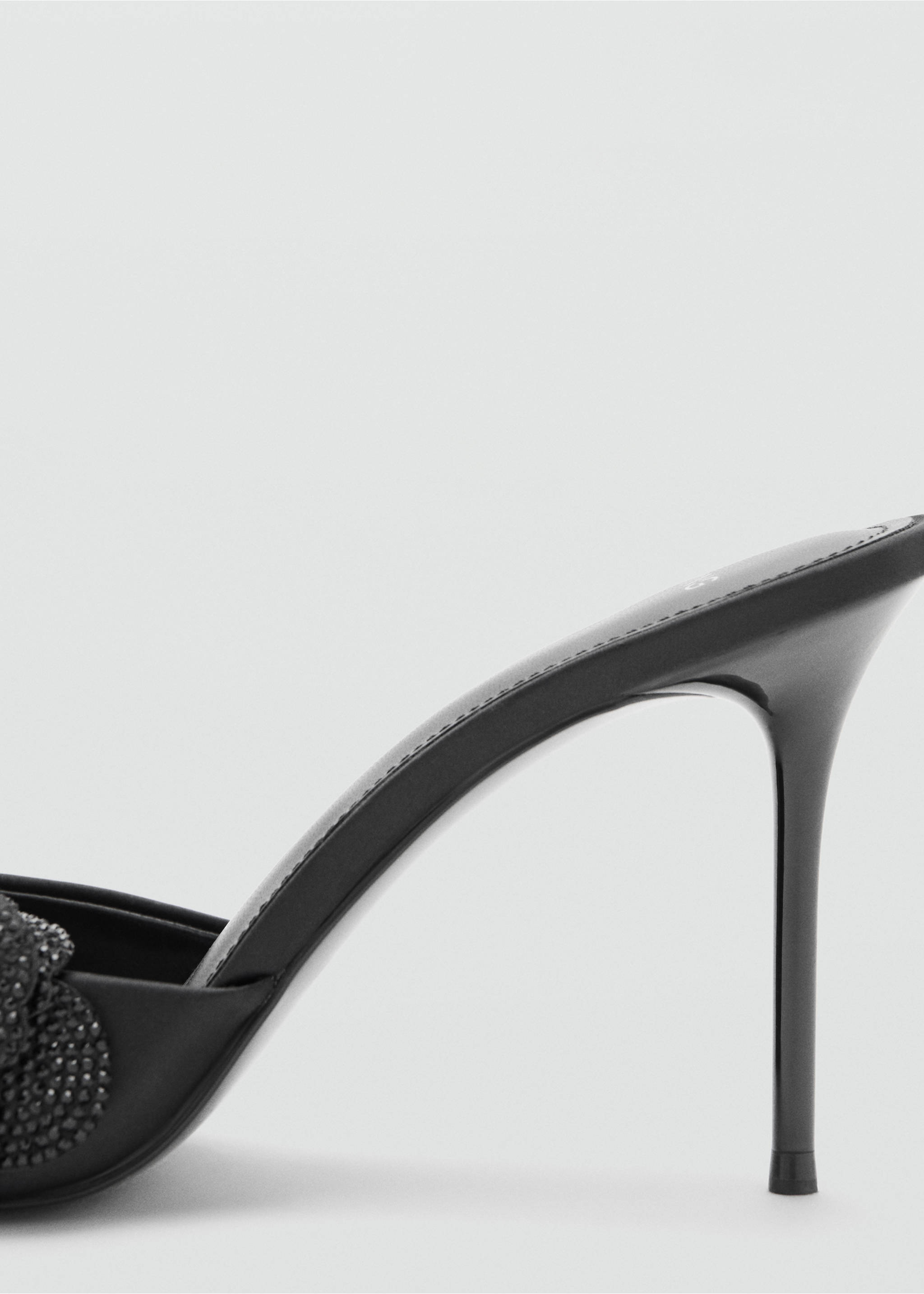 صندل بحزام زهري - تفاصيل المنتج 1, أسود. Ref: 27093705-00.