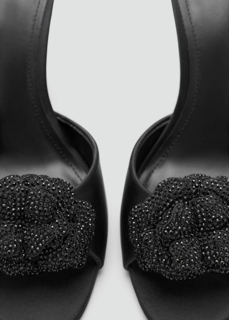 Sandals with flower strap — Black