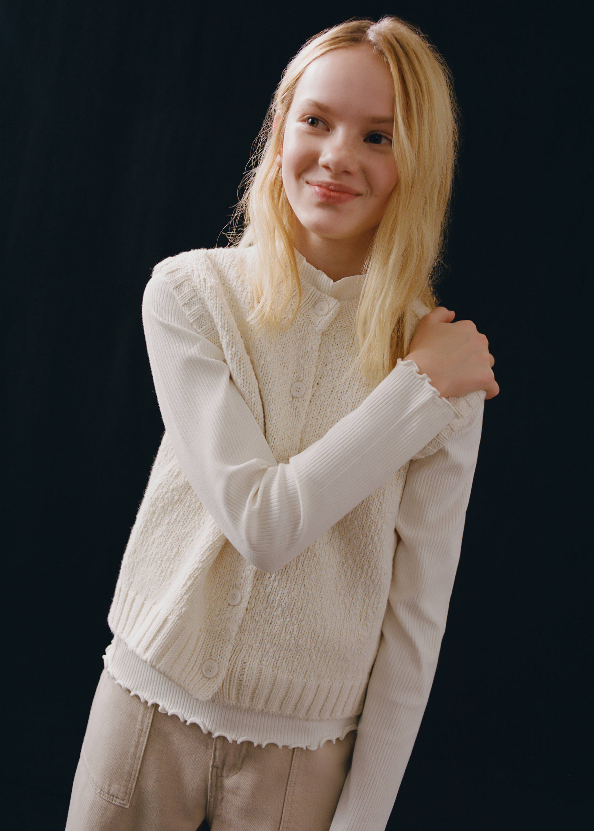 Knitted gilet with buttons - Details of the article 6