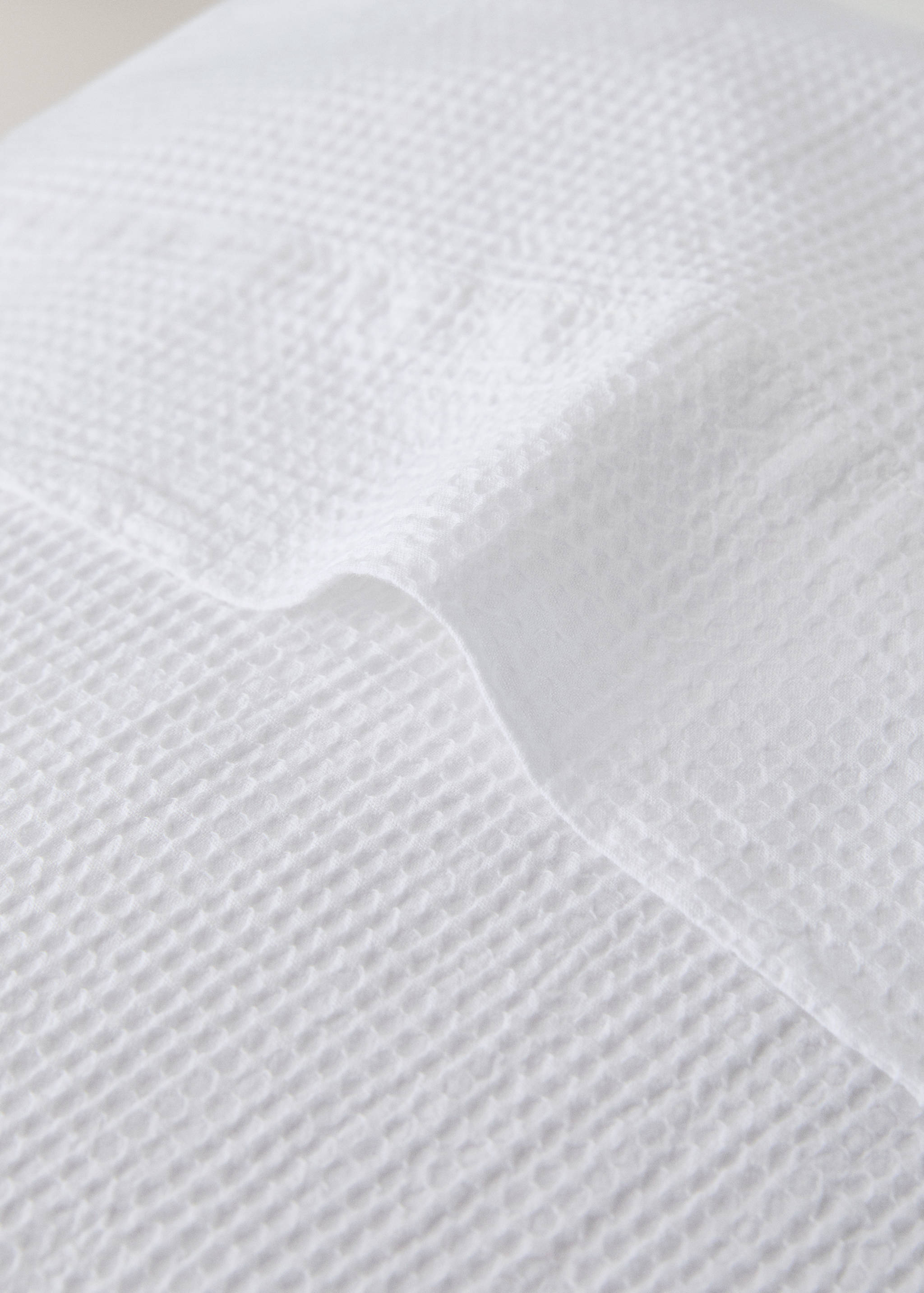 Cotton garment-dyed mini-waffle pillowcase 45x110 cm - Details of the article 1