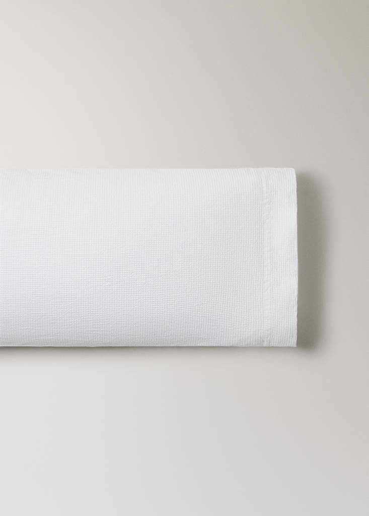 Cotton garment-dyed mini-waffle pillowcase 45x110 cm - thumbnail 2