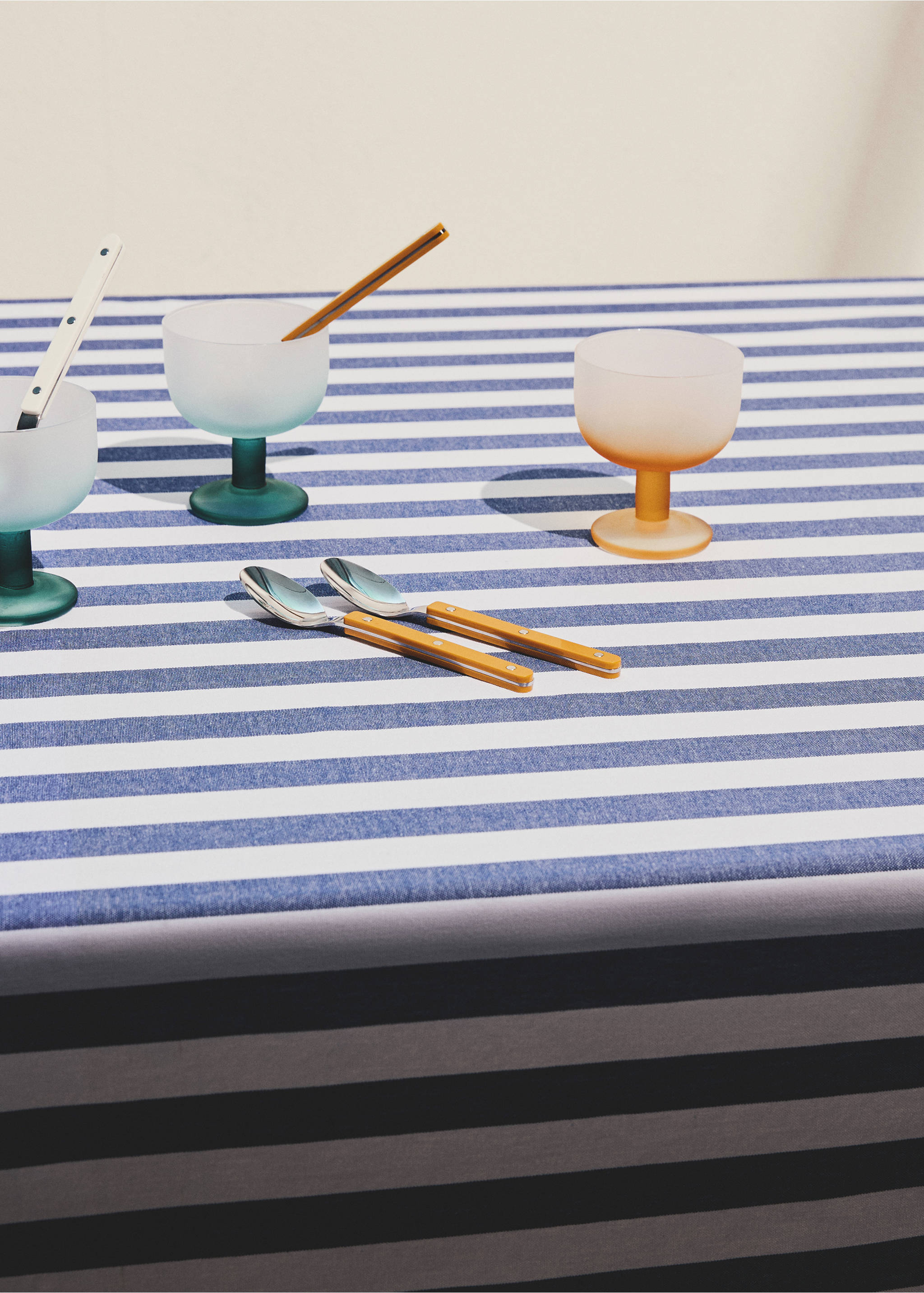 Striped cotton tablecloth for 6 to 8 guests - Details of the article 7, Blue. Ref: 27093739-00.