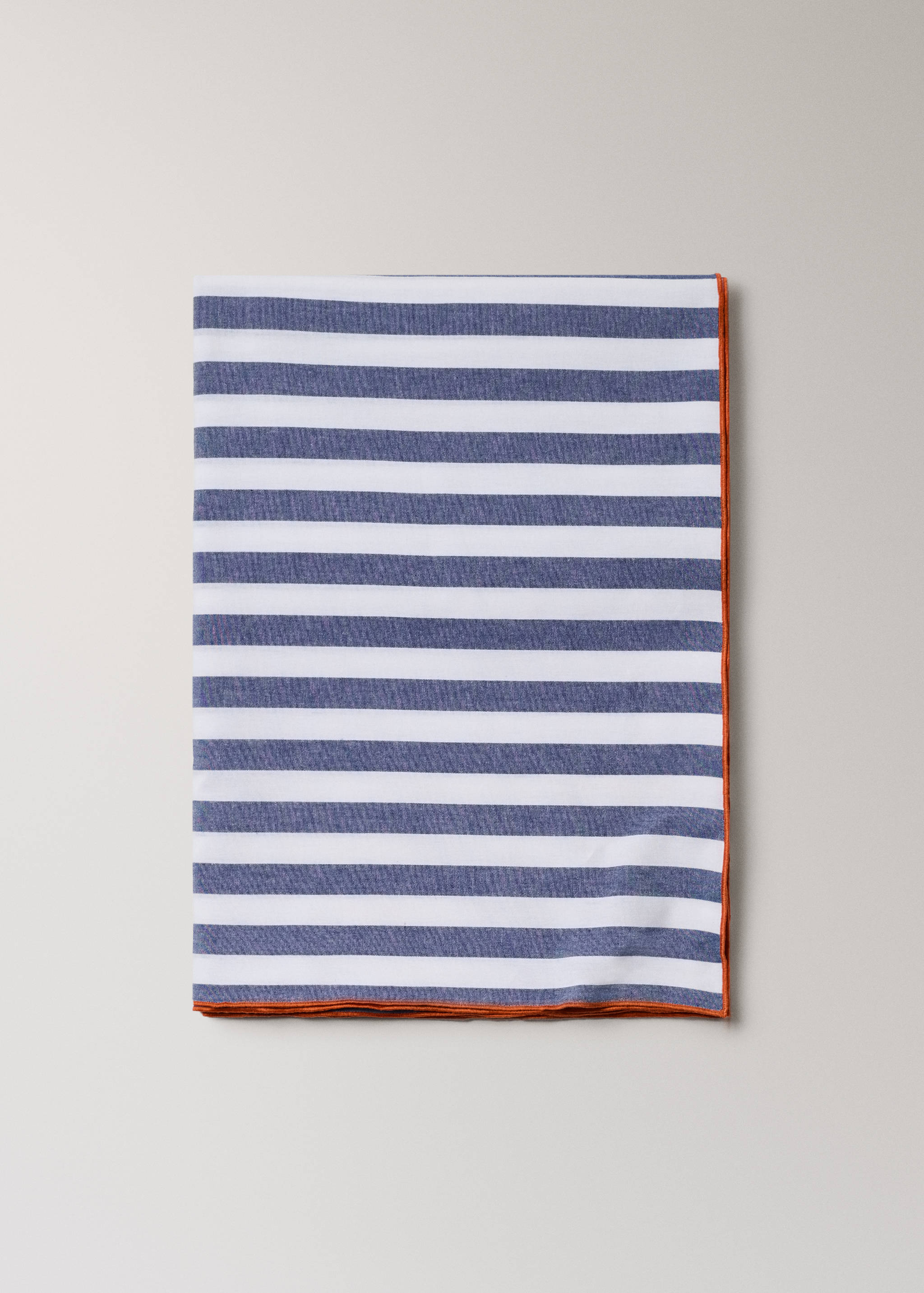 Striped cotton tablecloth for 6 to 8 guests - Article without model