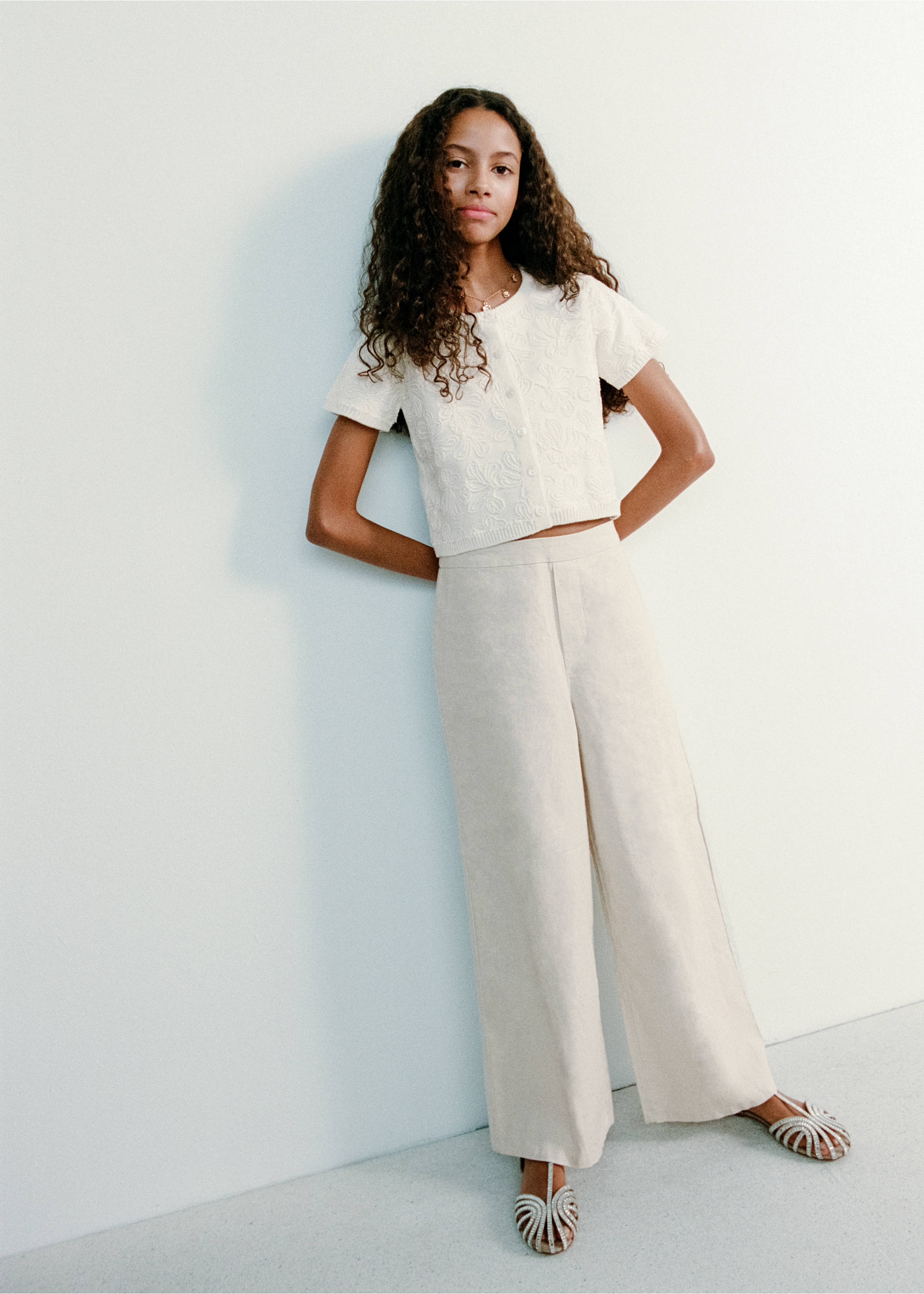 Floral embroidered knitted cardigan - Details of the article 6, Off White. Ref: 27094042-00.