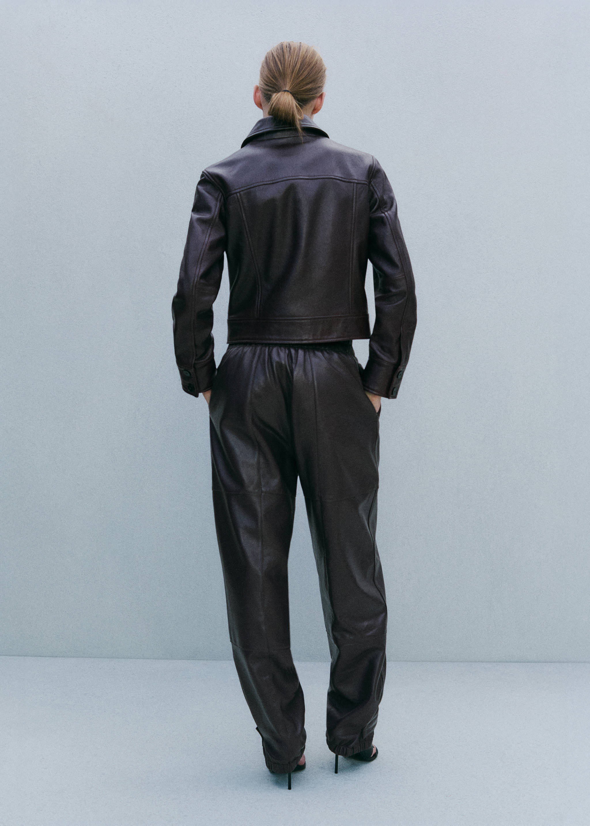 Buttoned leather jacket - Reverse of the article