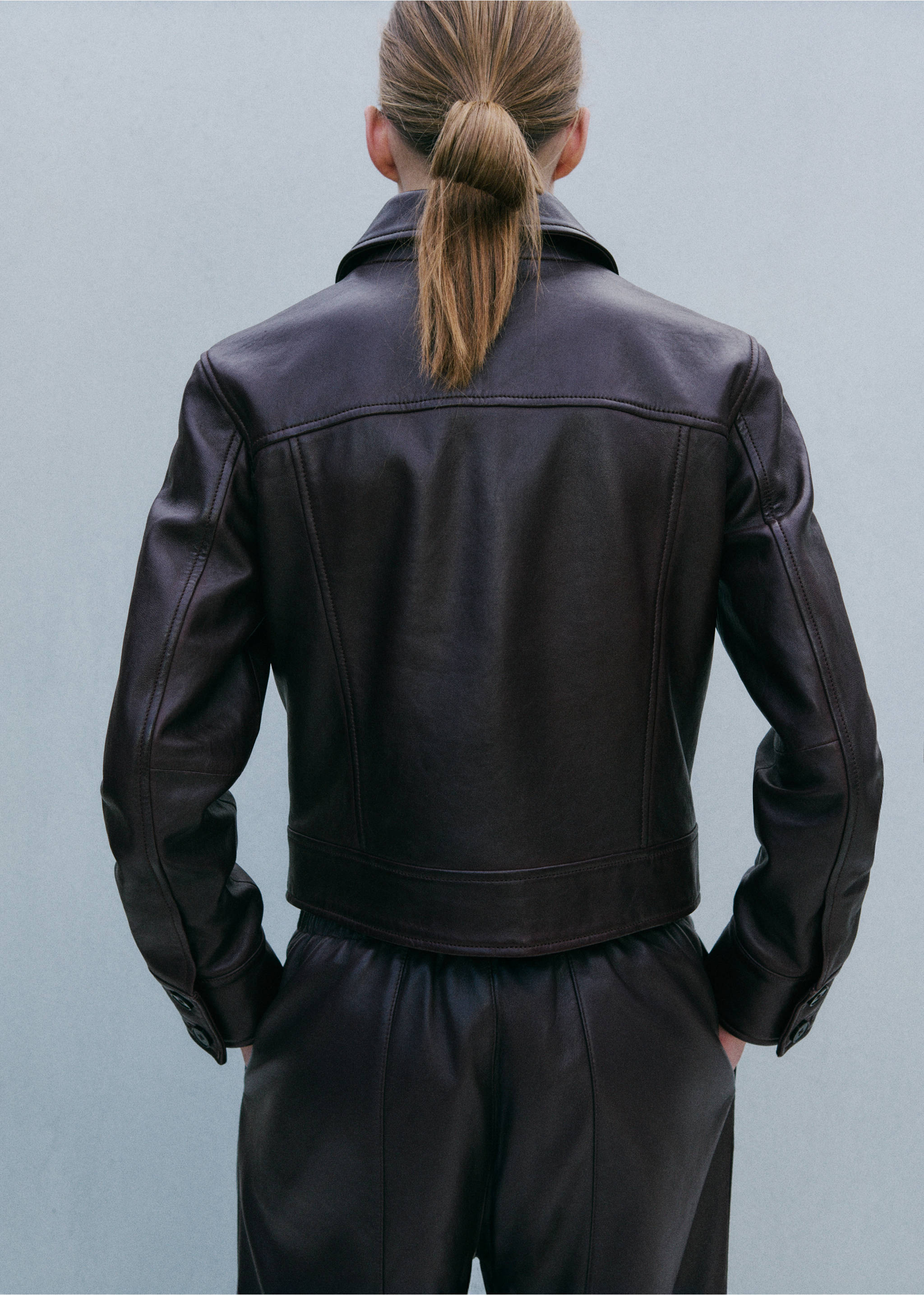 Buttoned leather jacket - Details of the article 4, Burgundy. Ref: 27094044-01.