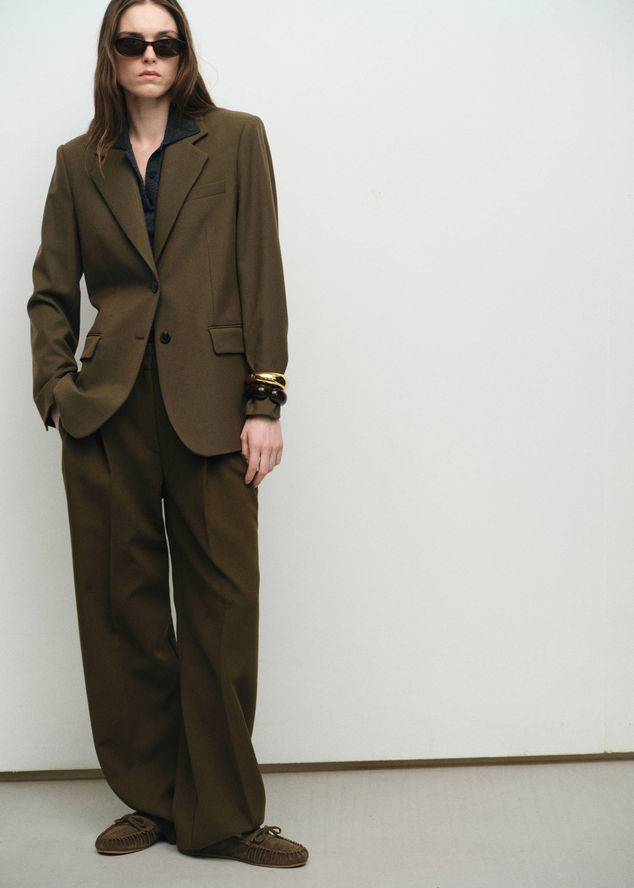 绒面革褶皱尖头莫卡辛鞋 - null, 砂灰. Ref: 27094045-00.