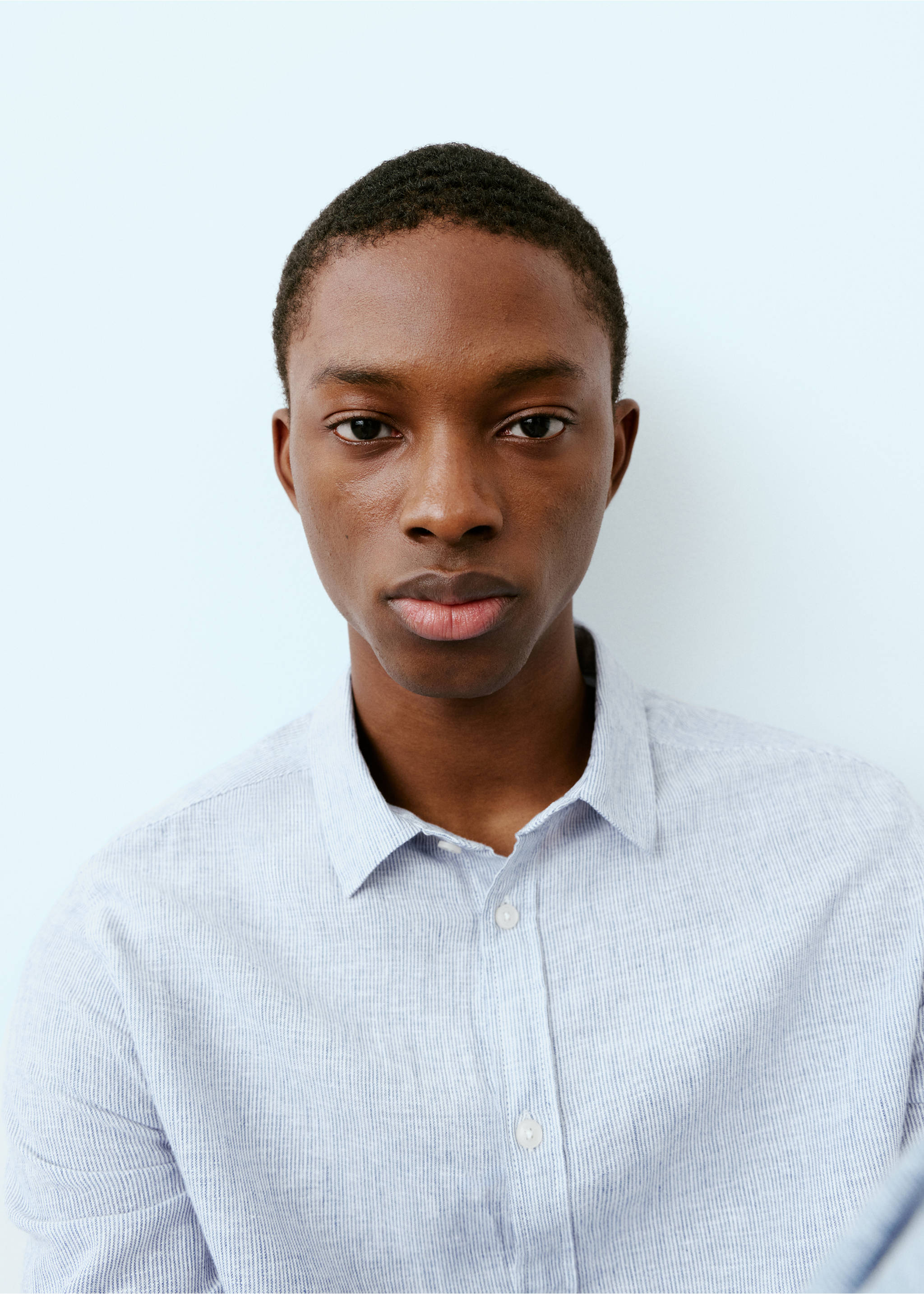 Lanena košulja s tankim prugama - Detalji artikla 2, Mornarsko plava. Ref: 27094050-00.